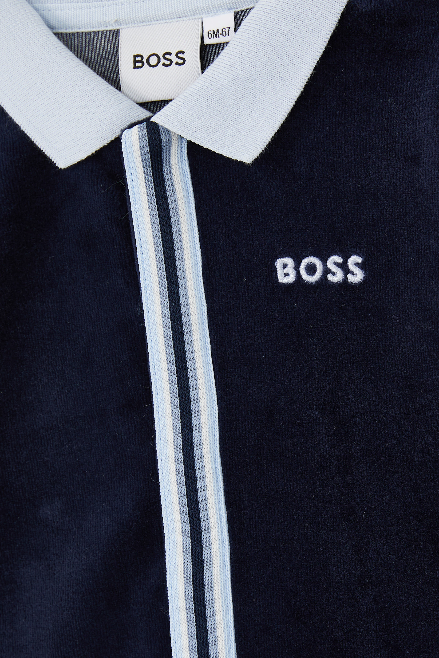 بدلة بشعار الماركة للأطفال