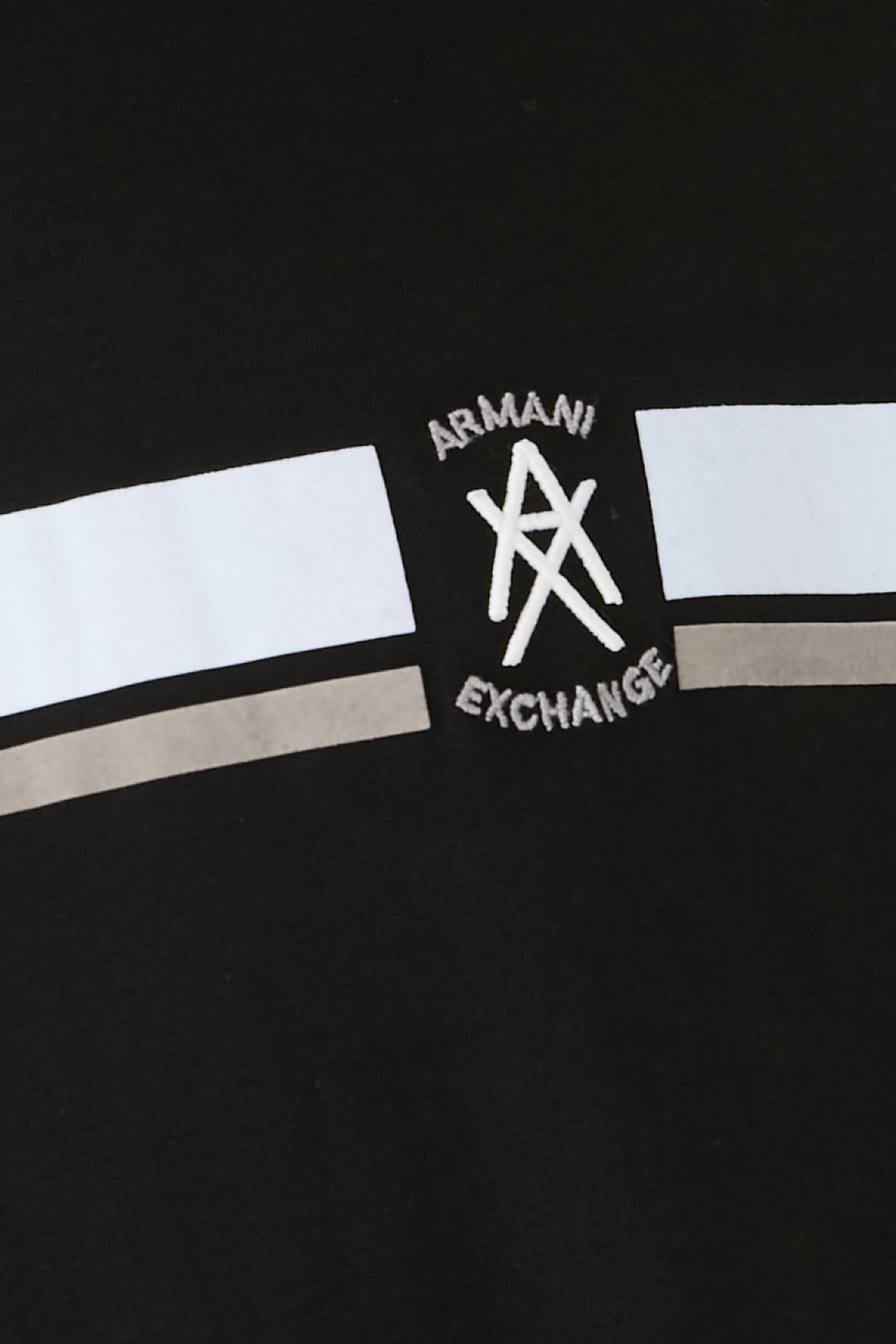 تيشيرت بشعار حرفي الماركة