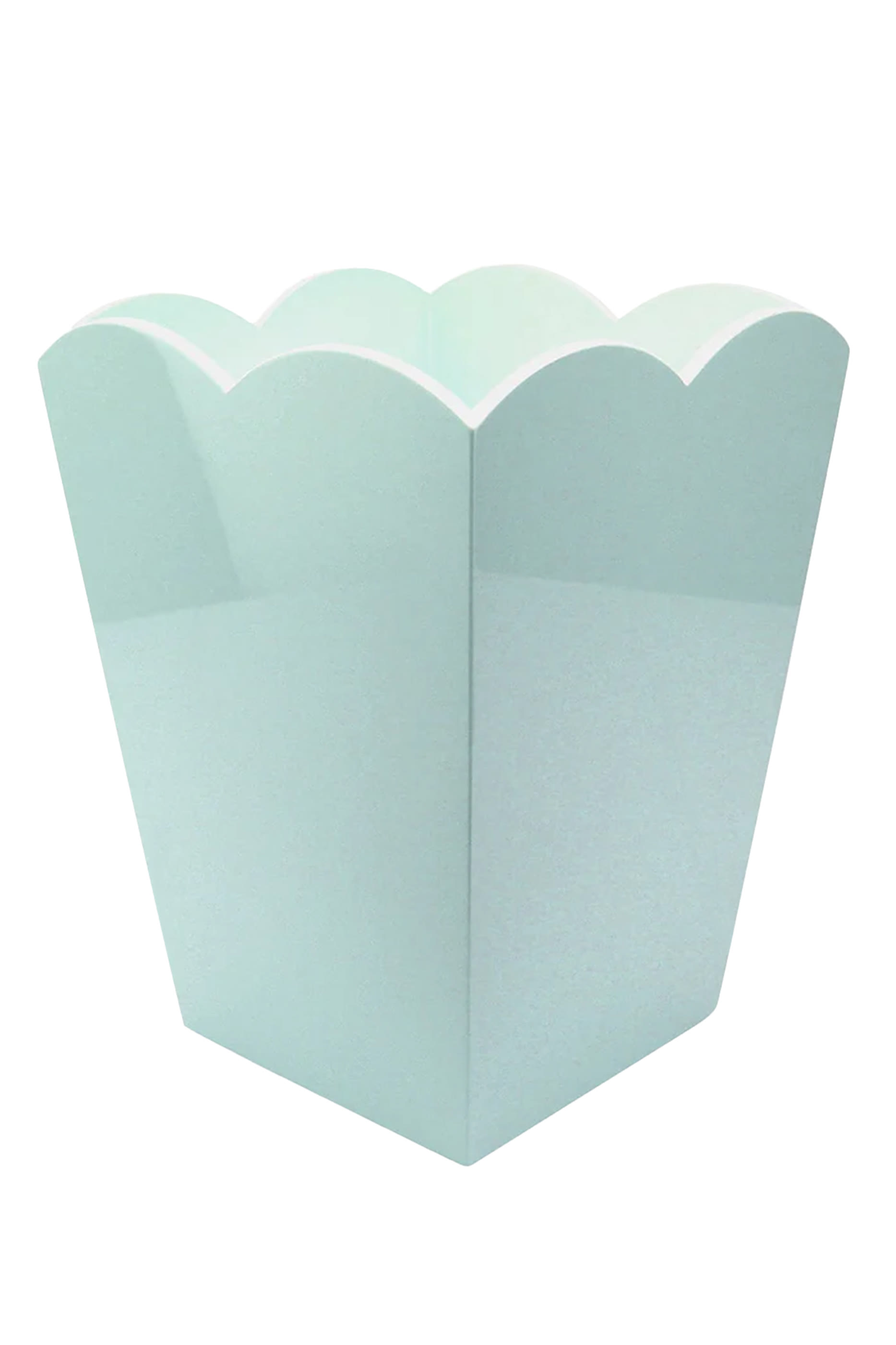 سلة مهملات بحواف صدفية