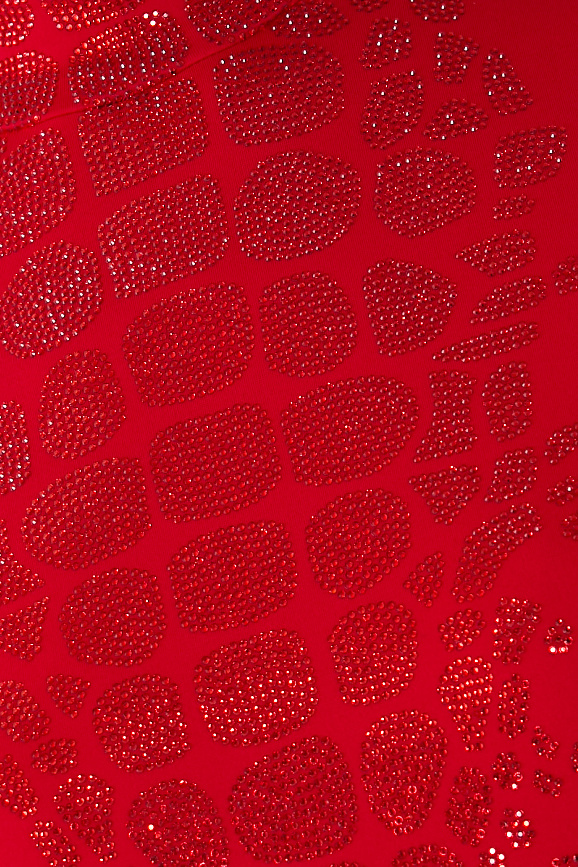 فستان قصير مزين بأحجار الراين بتصميم نقشة جلد التمساح