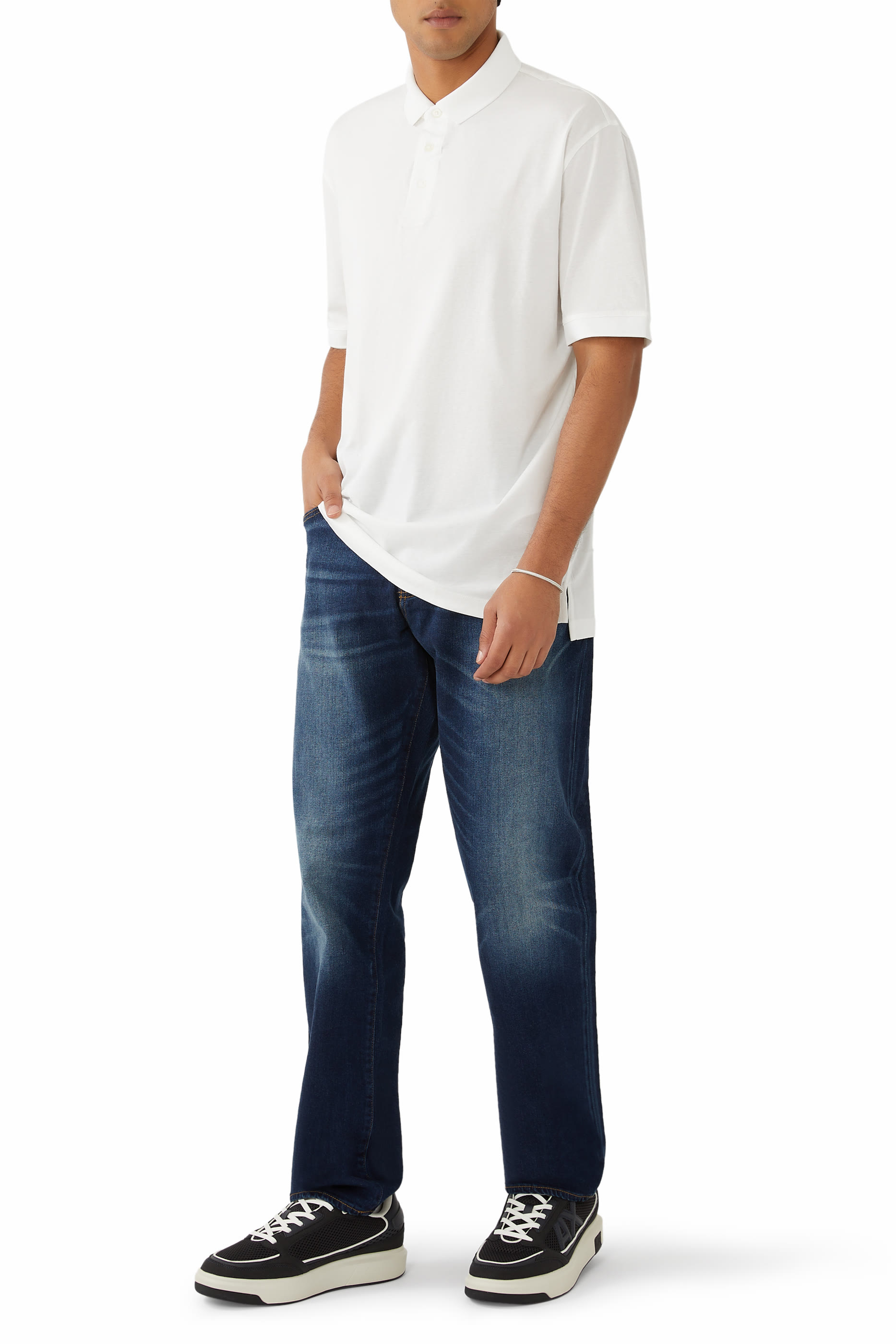 بنطال جينز بقصة ساق مستقيمة