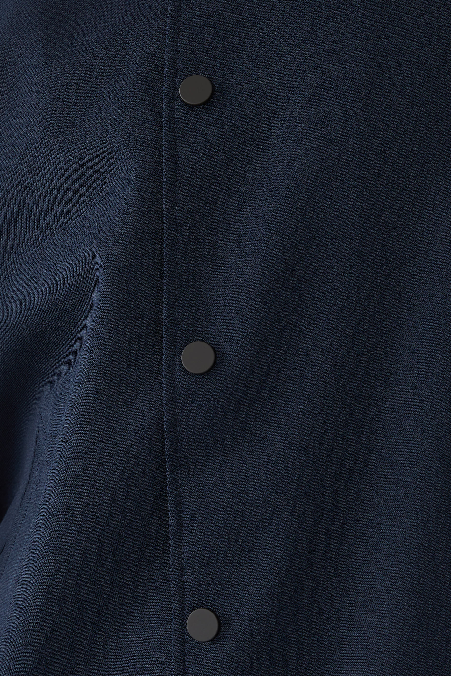 جاكيت بتصميم جامعي بارز الملمس