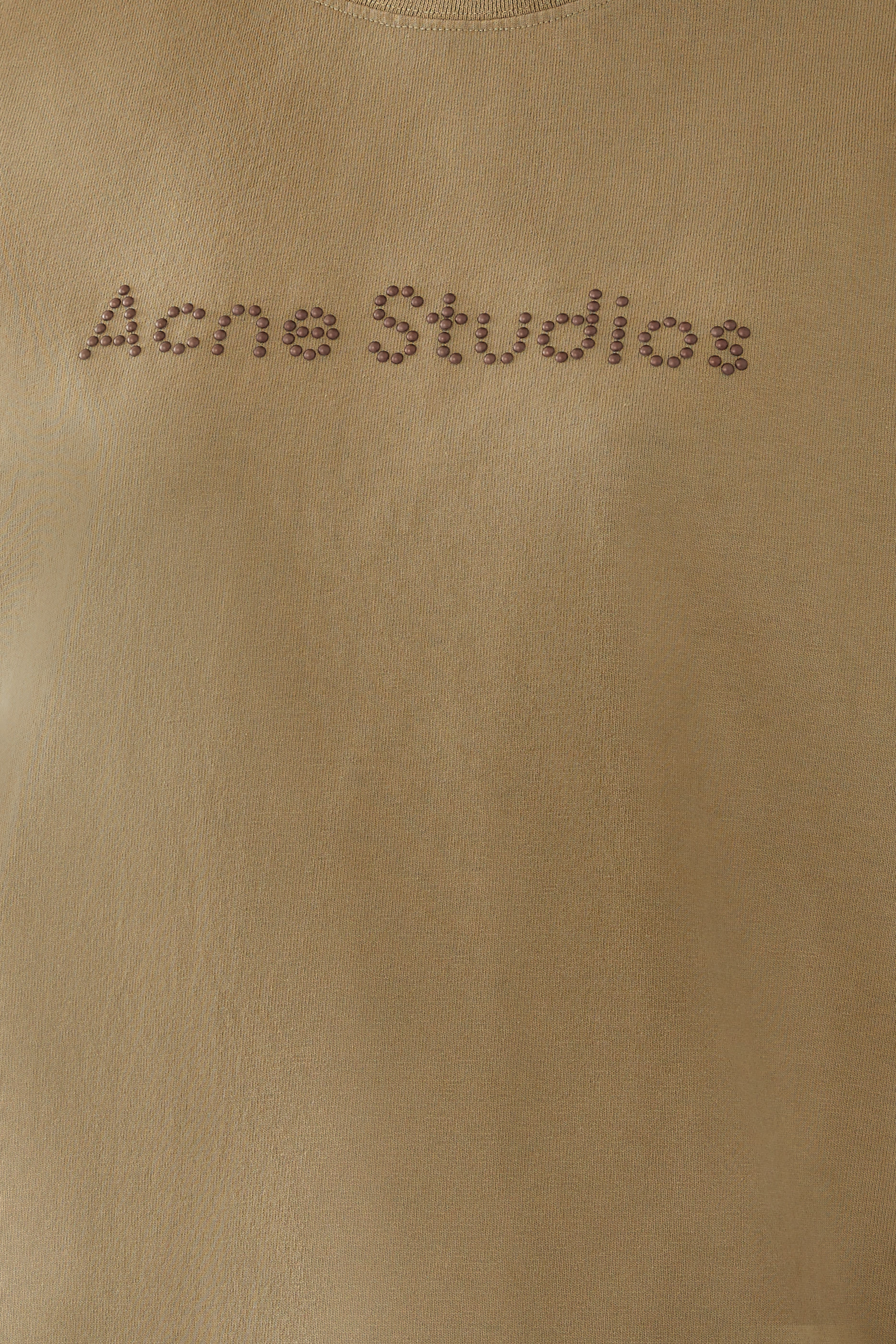 تيشيرت بشعار الماركة مرصع بأحجار