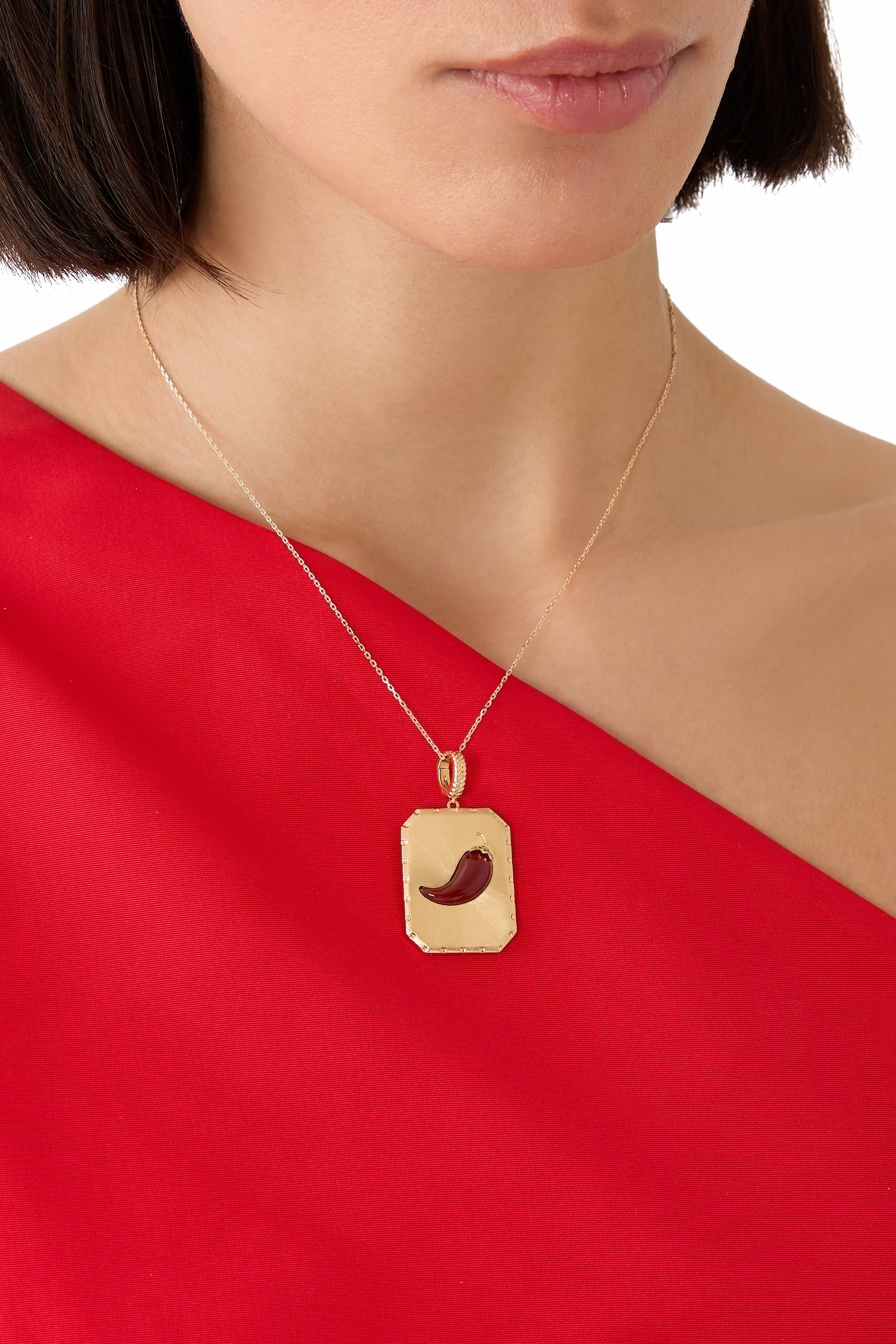 حلية بتفاصيل فلفل لامعة مرصعة بحجر عقيق أحمر، ذهب أصفر عيار 18