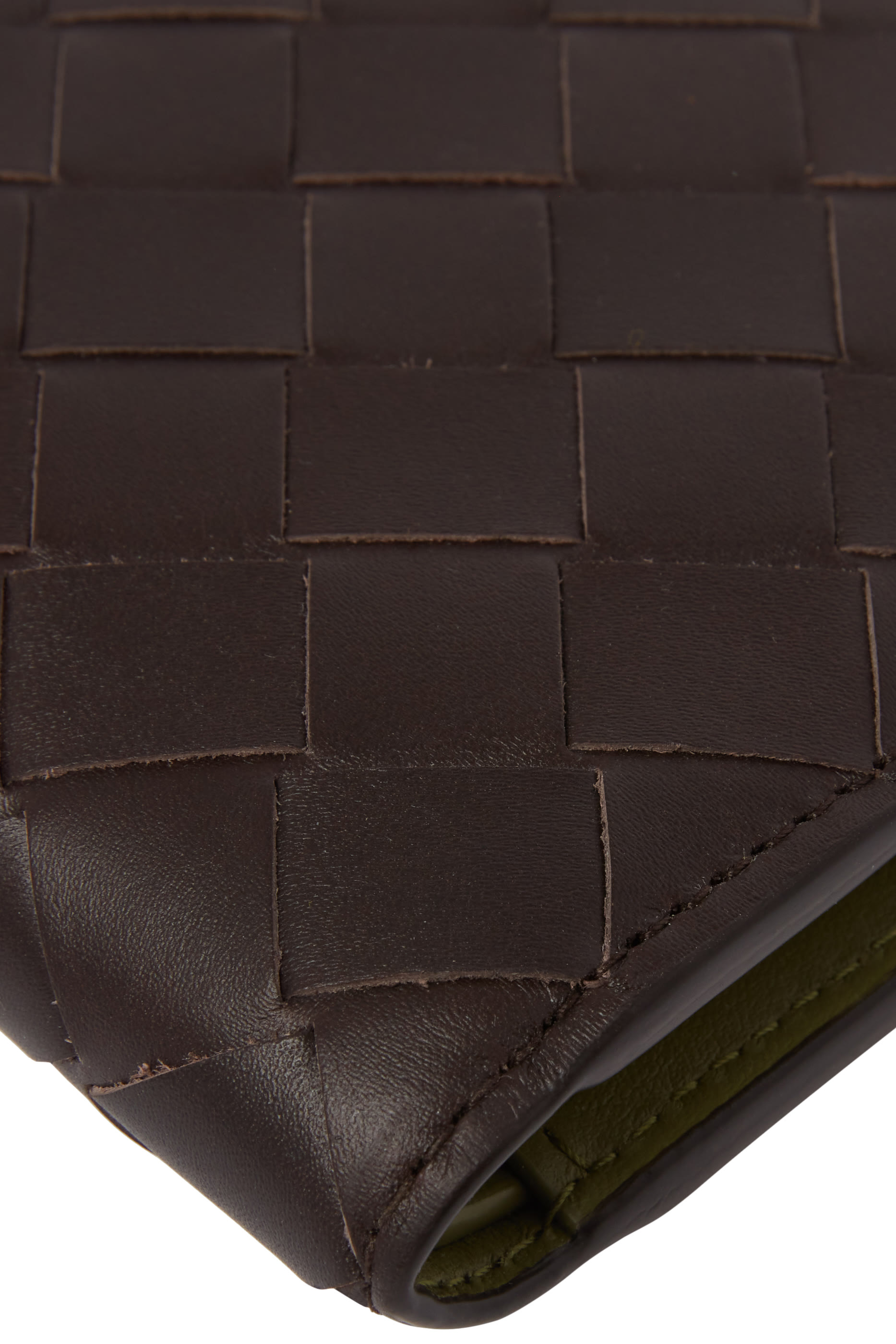 محفظة ثنائية الطي بتصميم مجدول