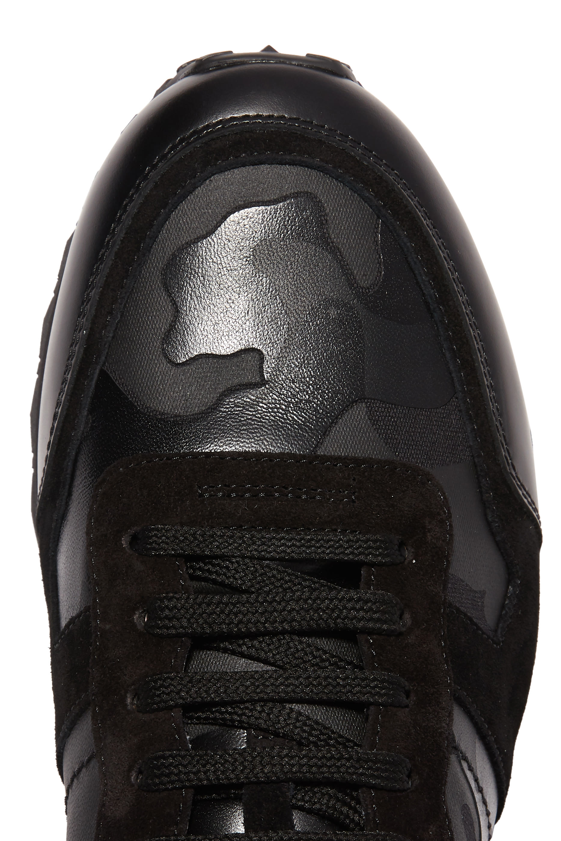 سنيكرز روك رانر جلد بنقشة مموهة سوداء