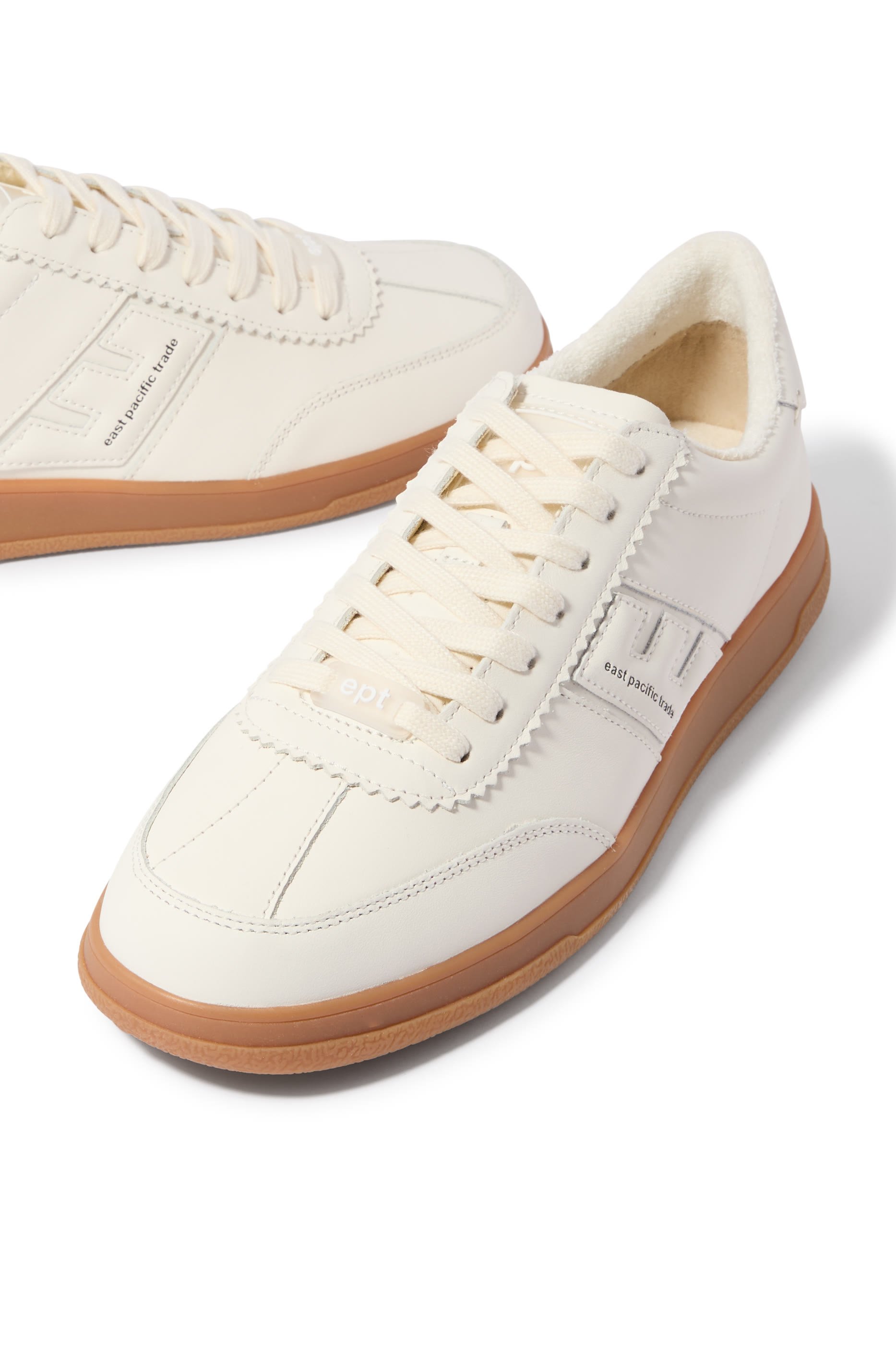 سنيكرز سانتوس