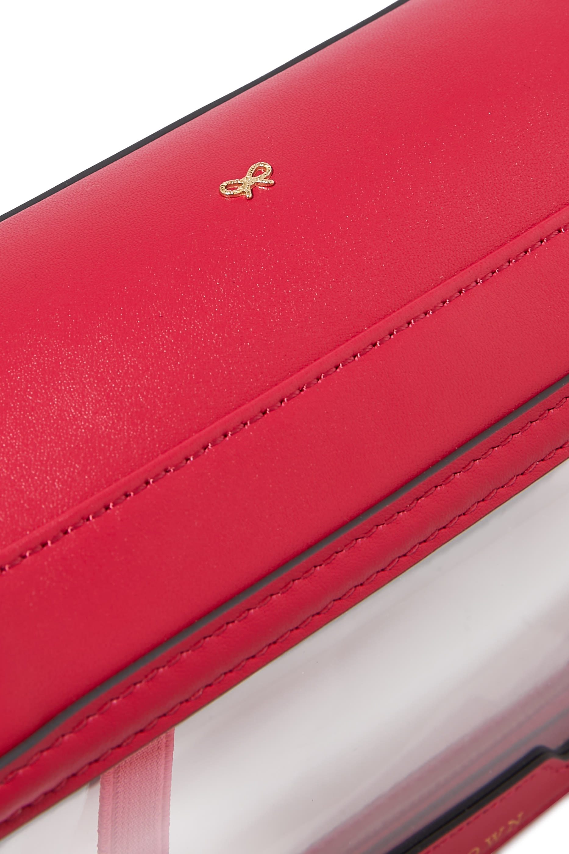 حافظة للسفر بشعار الماركة