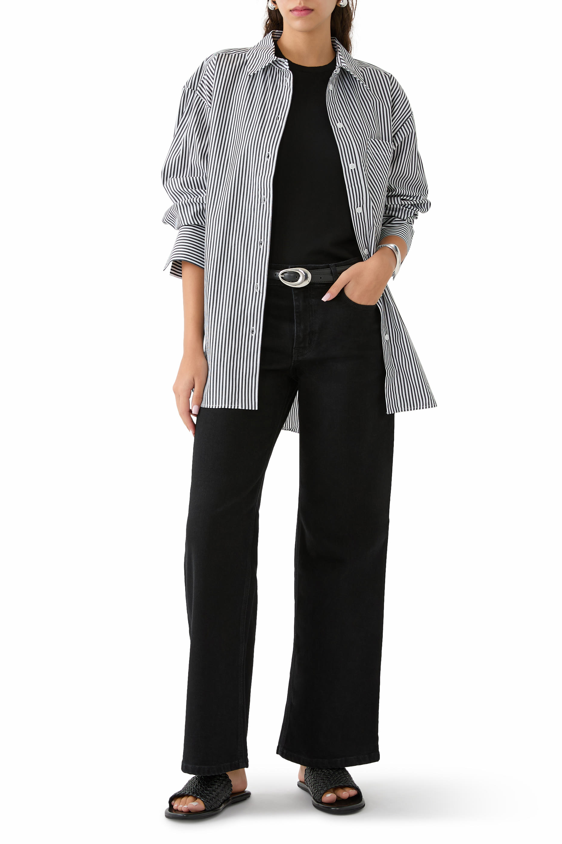 حذاء خفيف منسوج بتصميم بسيط ونعل مسطح