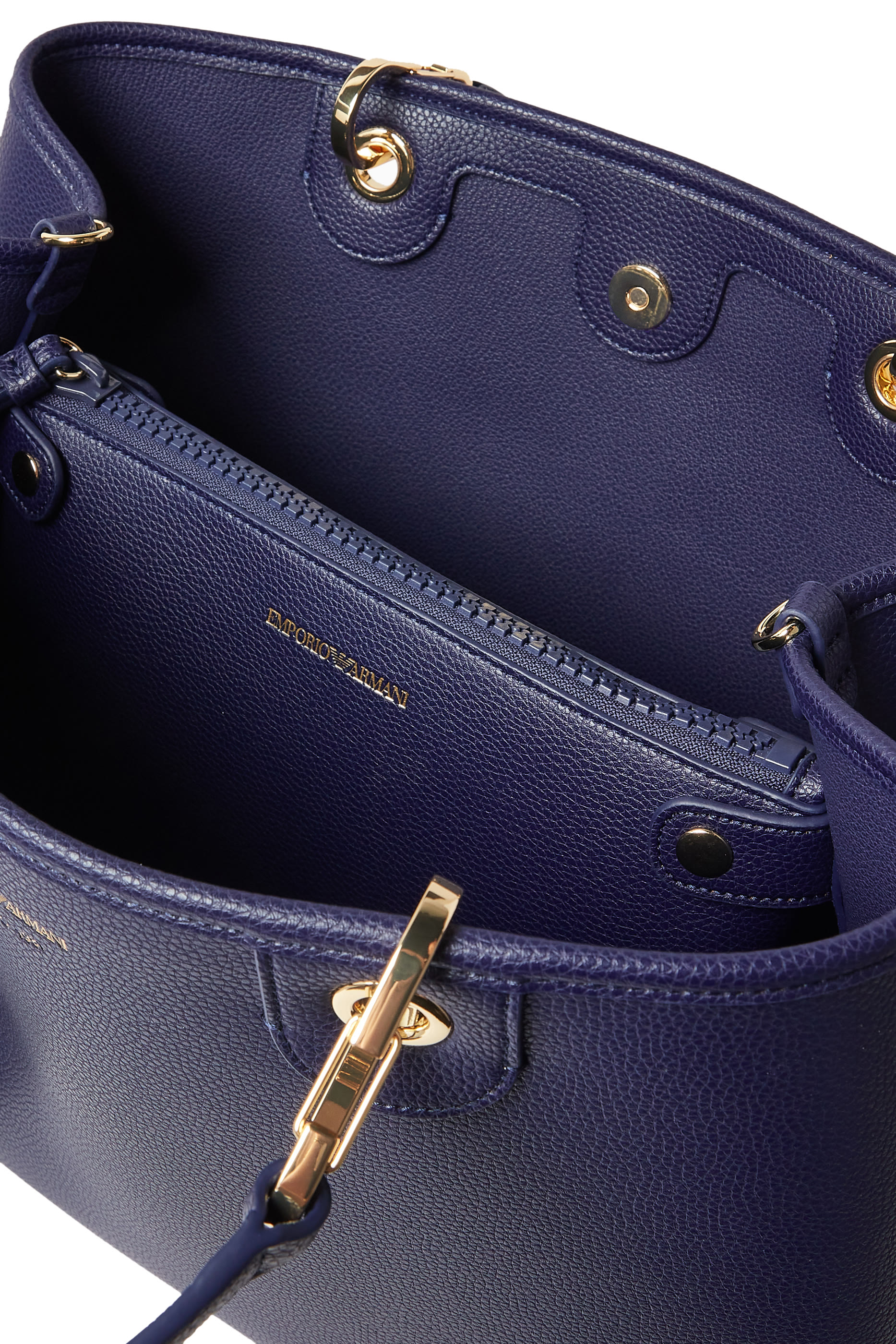 حقيبة يد بشعار الماركة