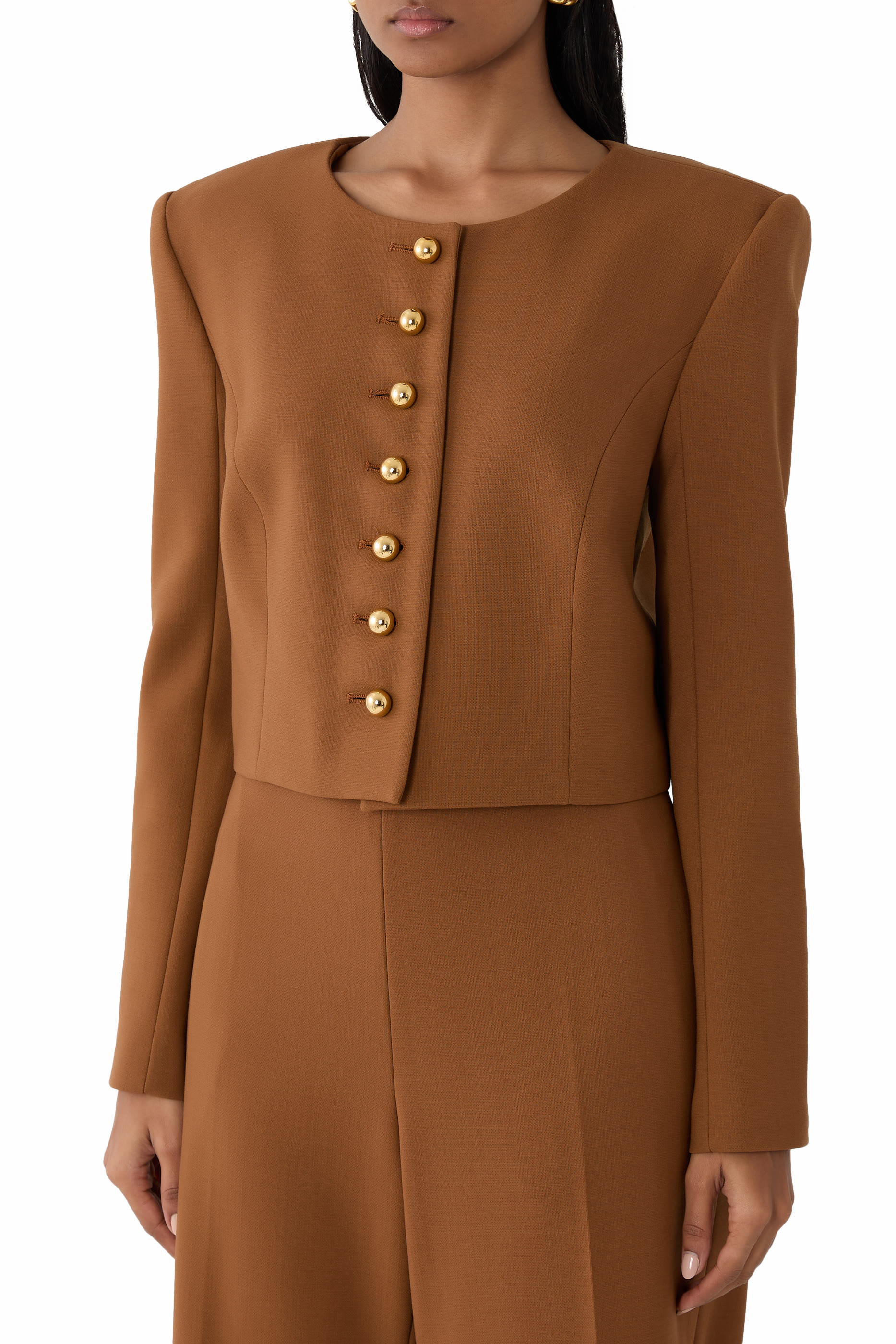 جاكيت قصير بأزرار