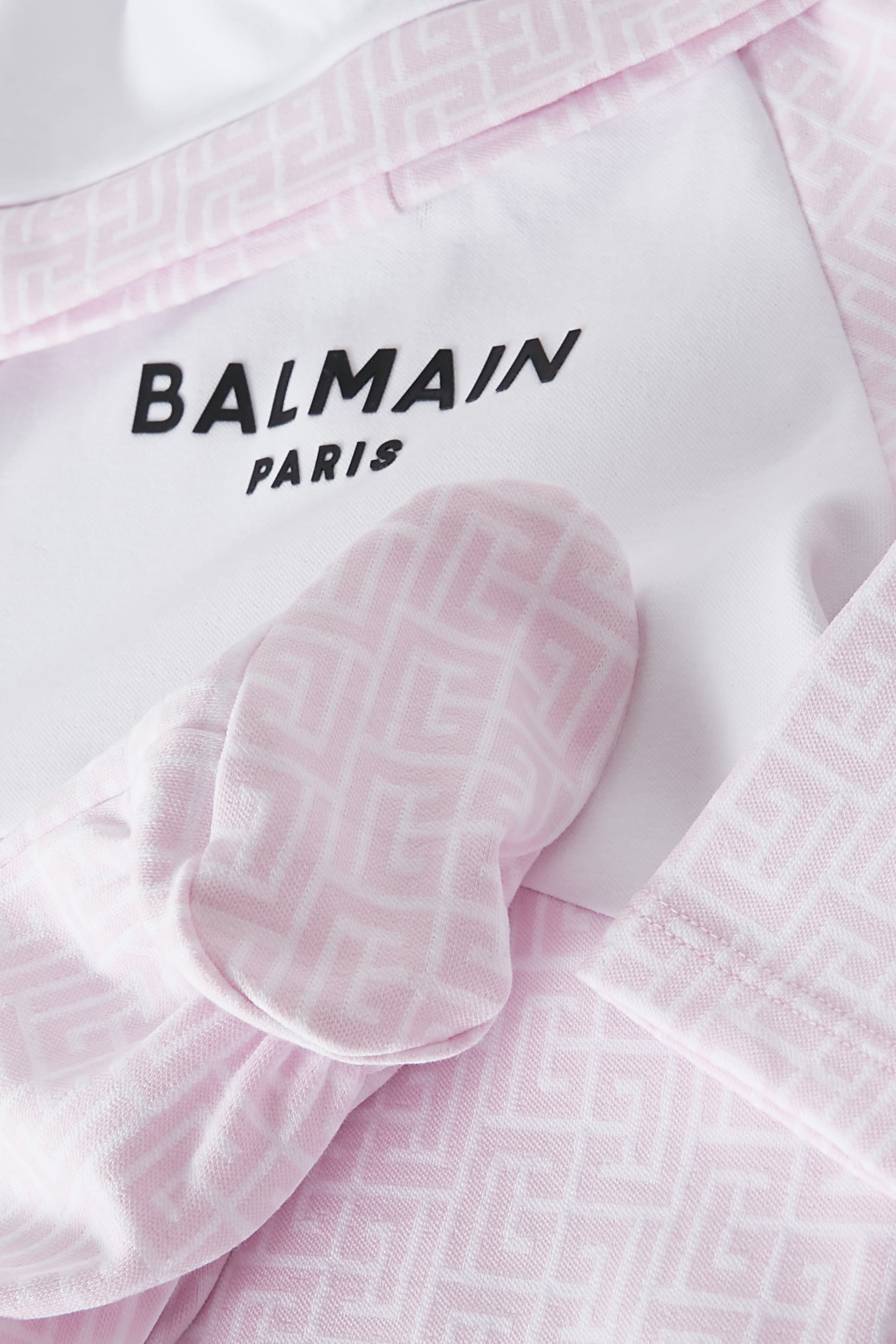 طقم بودي سوت وقبعة بشعار الماركة للأطفال