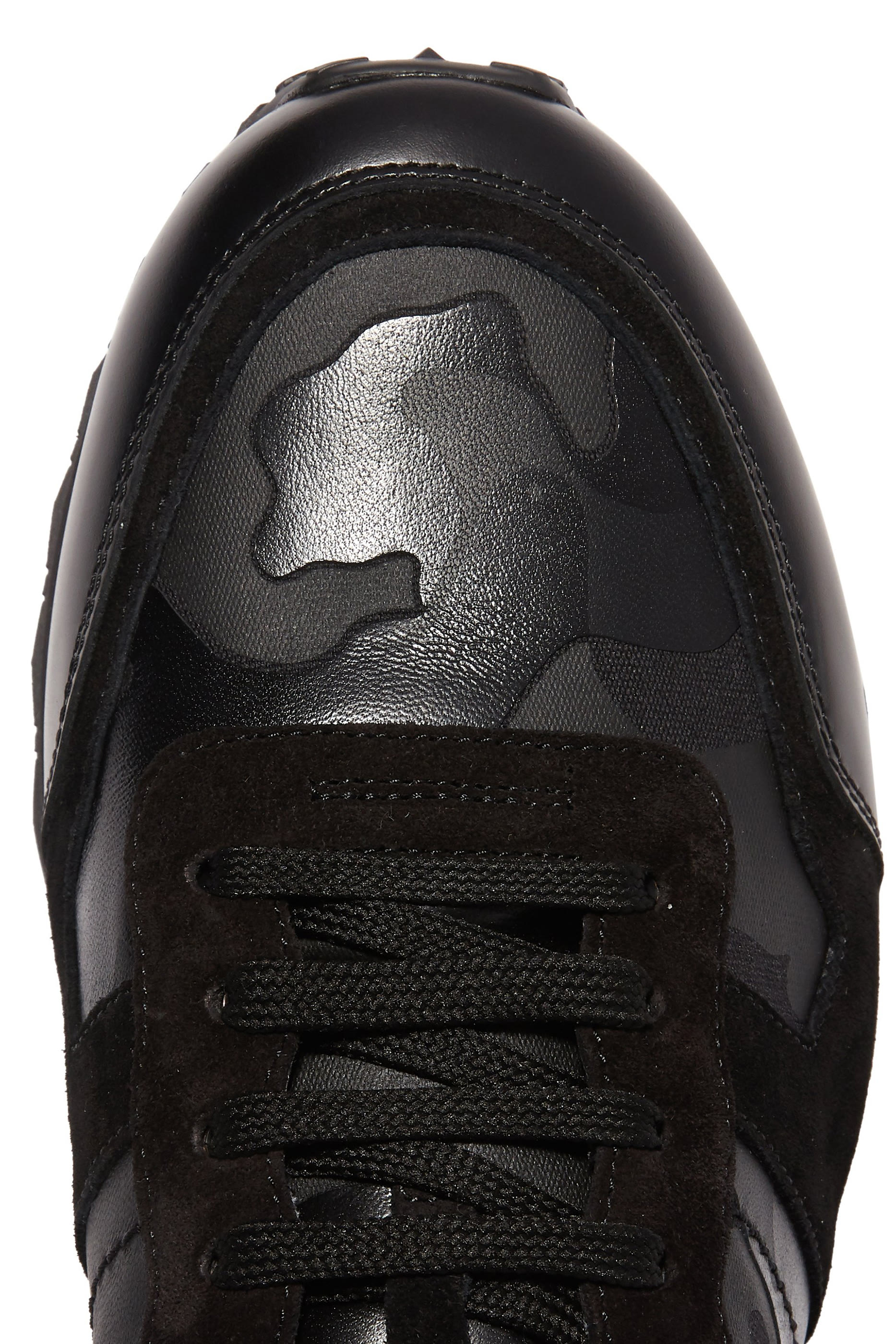 سنيكرز روك رانر جلد بنقشة مموهة سوداء