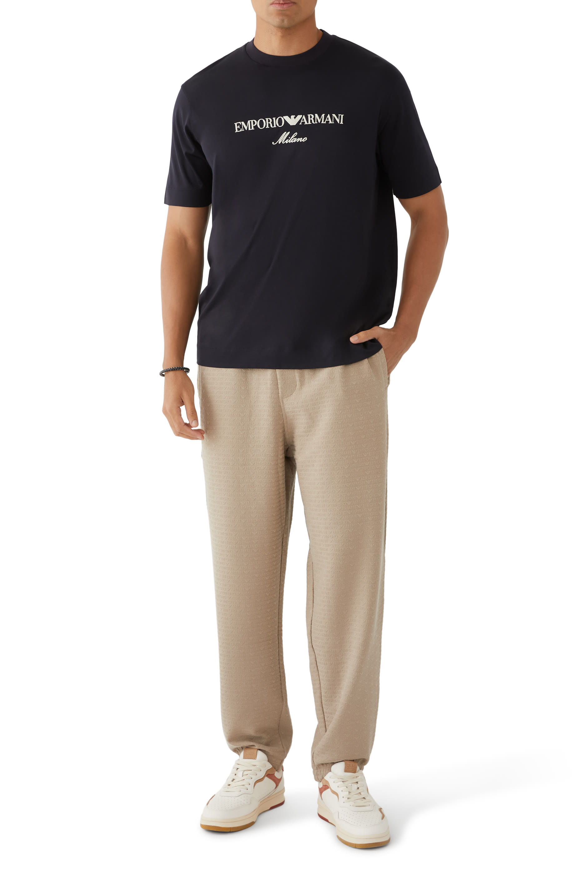 بنطال رياضي برياط تضييق وشعار الماركة صغير