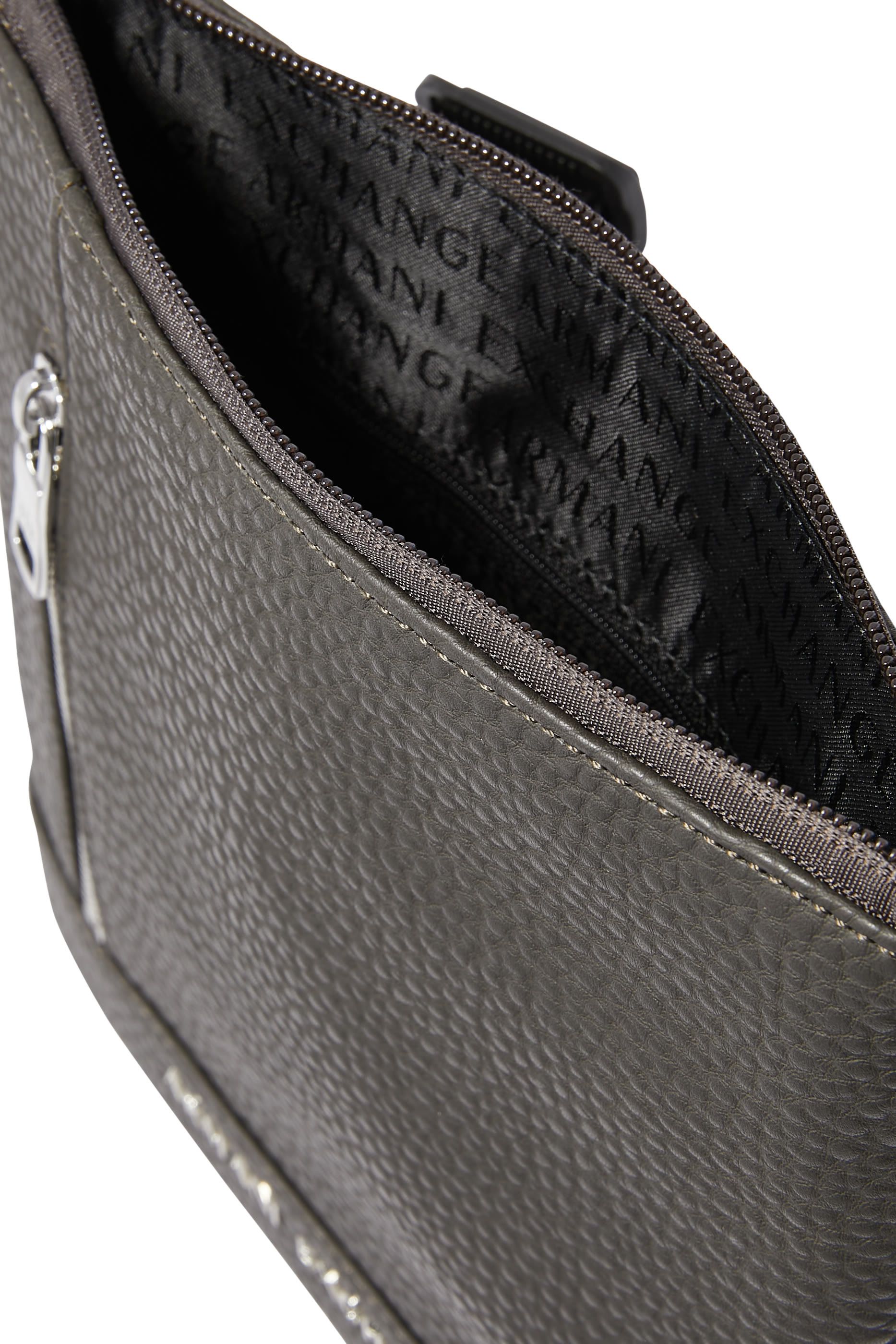 حقيبة كروس كابري بشعار الماركة