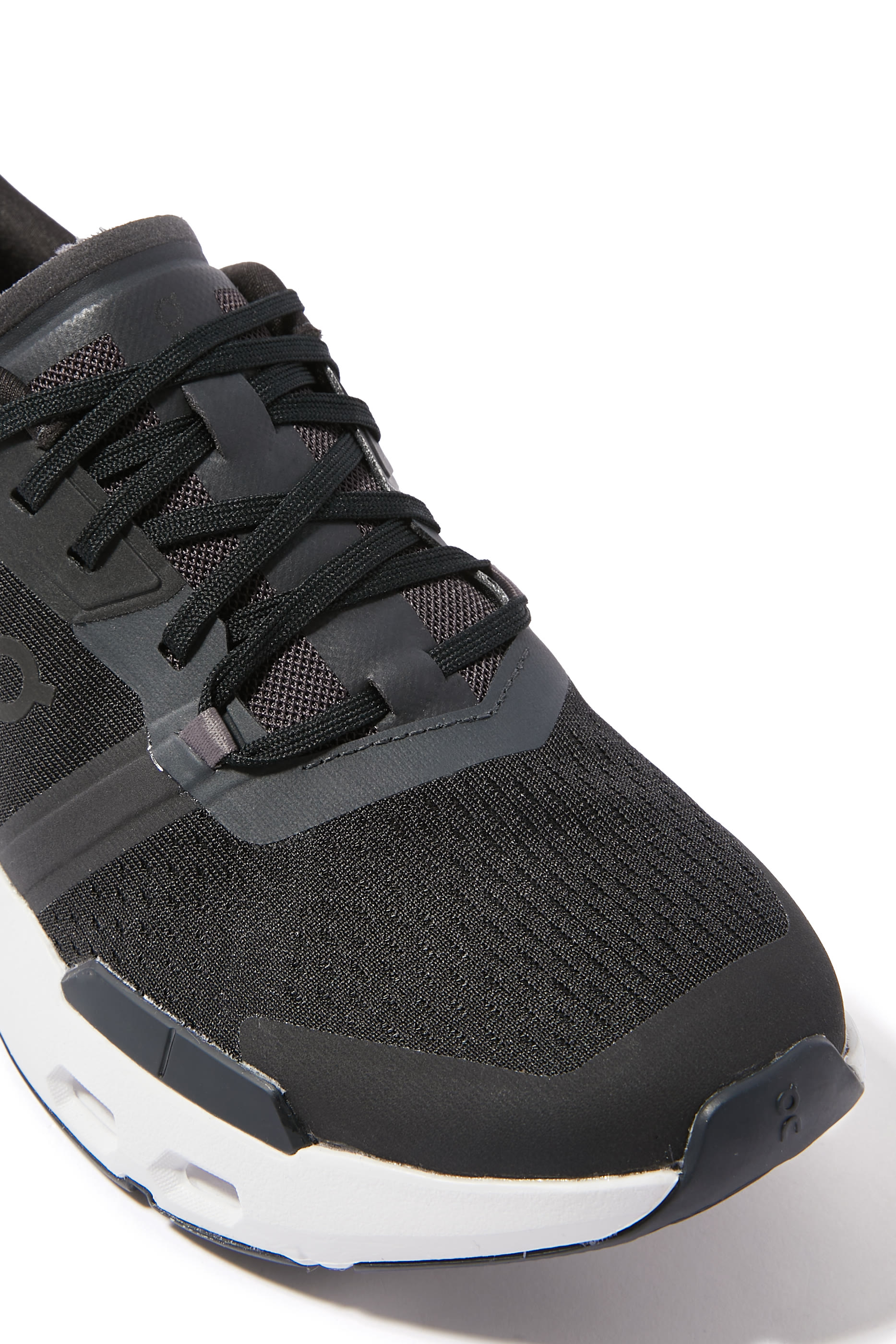 سنيكرز كلاودبالس للنساء