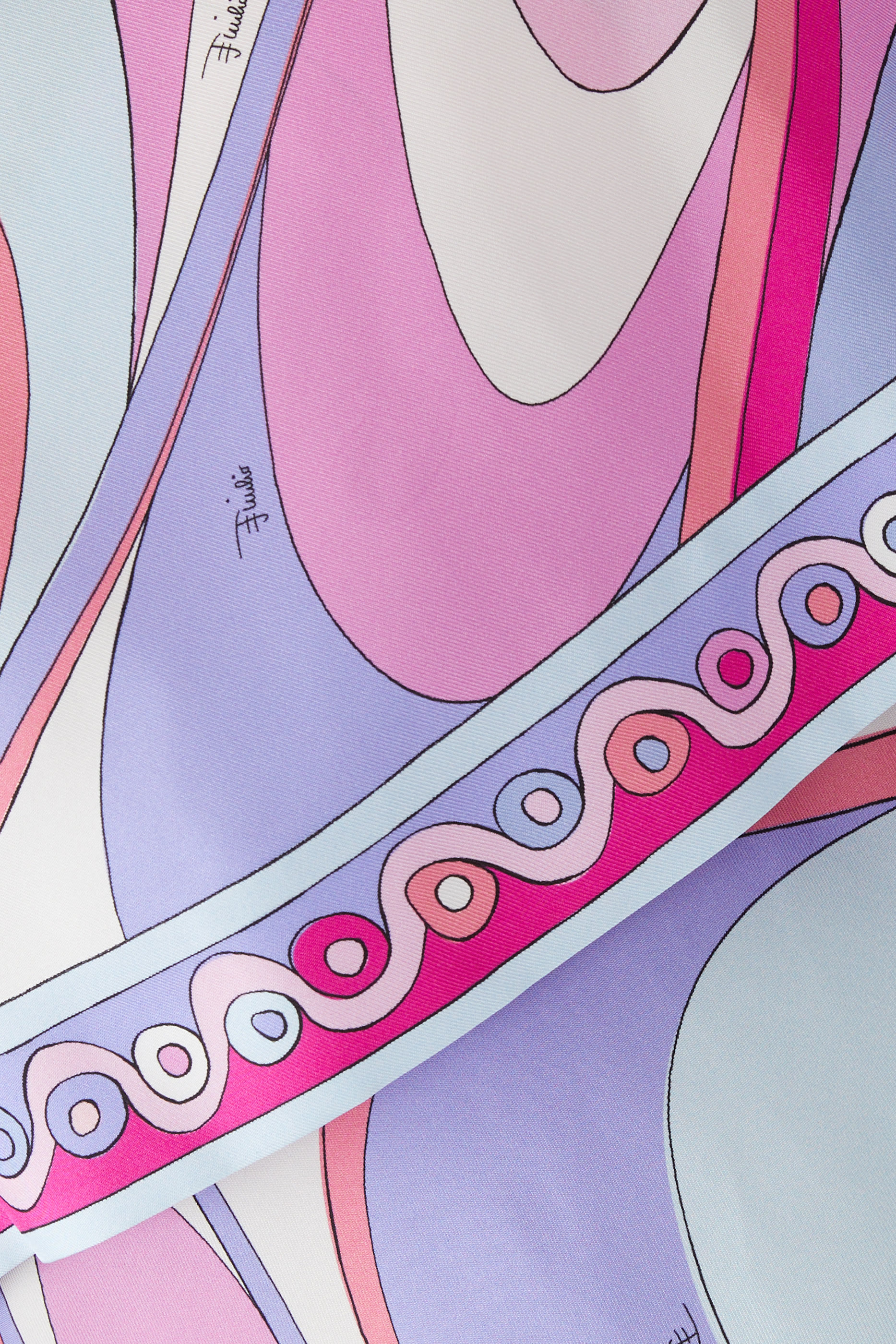 فستان بطبعات أوندي حرير