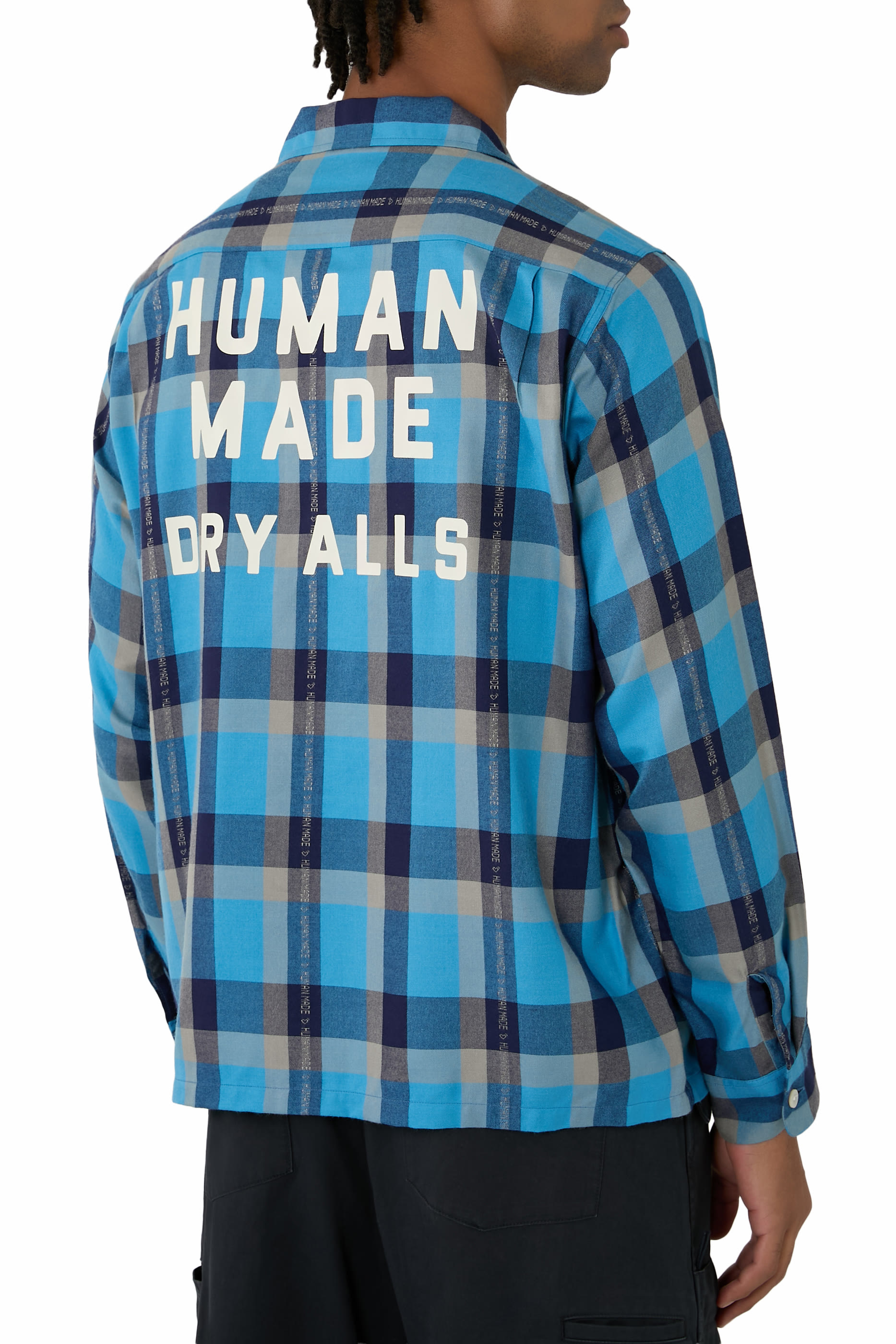 قميص بياقة مفتوحة ونقشة مربعات