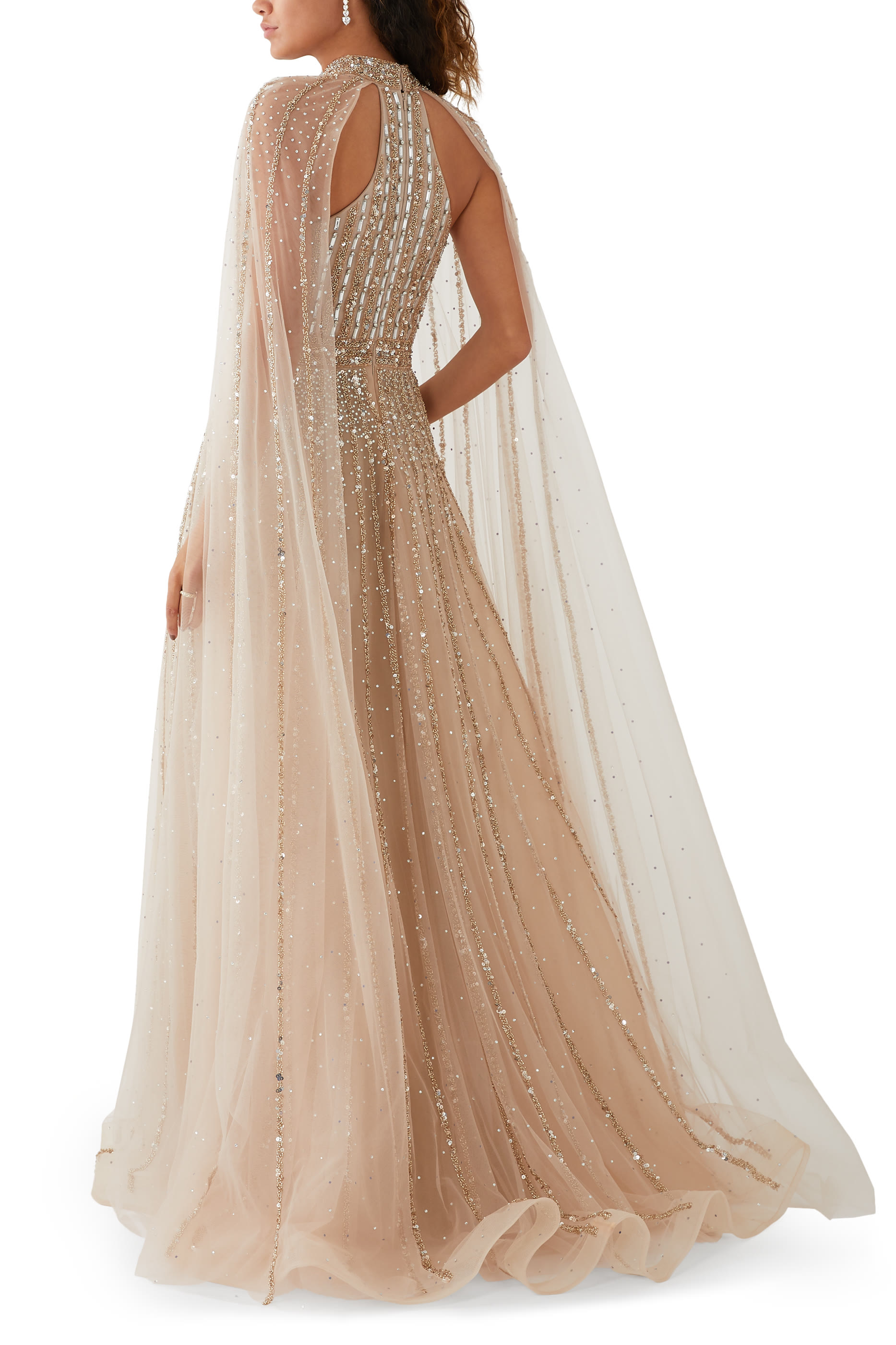 فستان سهرة بأكمام كاب