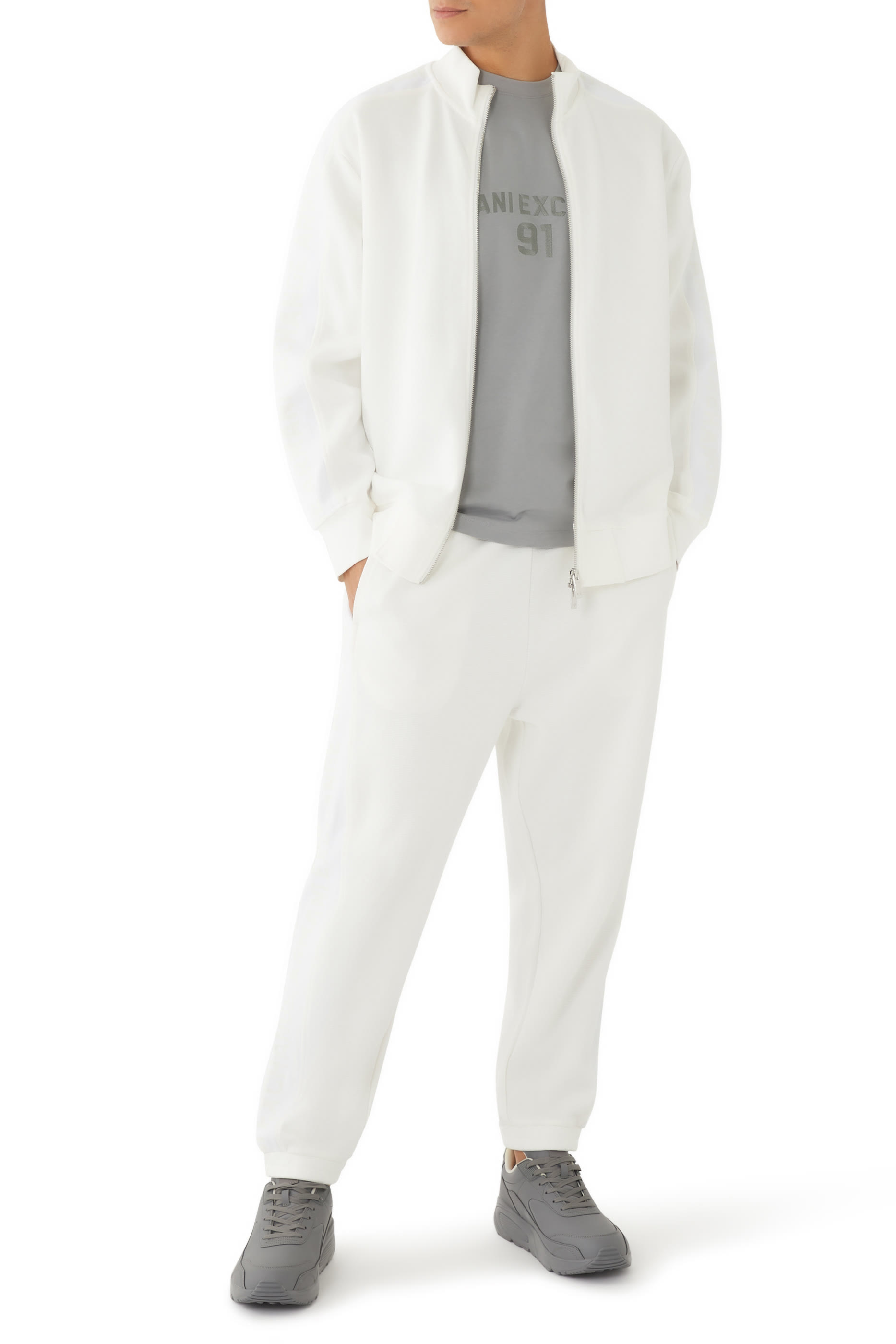 تيشيرت بطبعات شعار الماركة