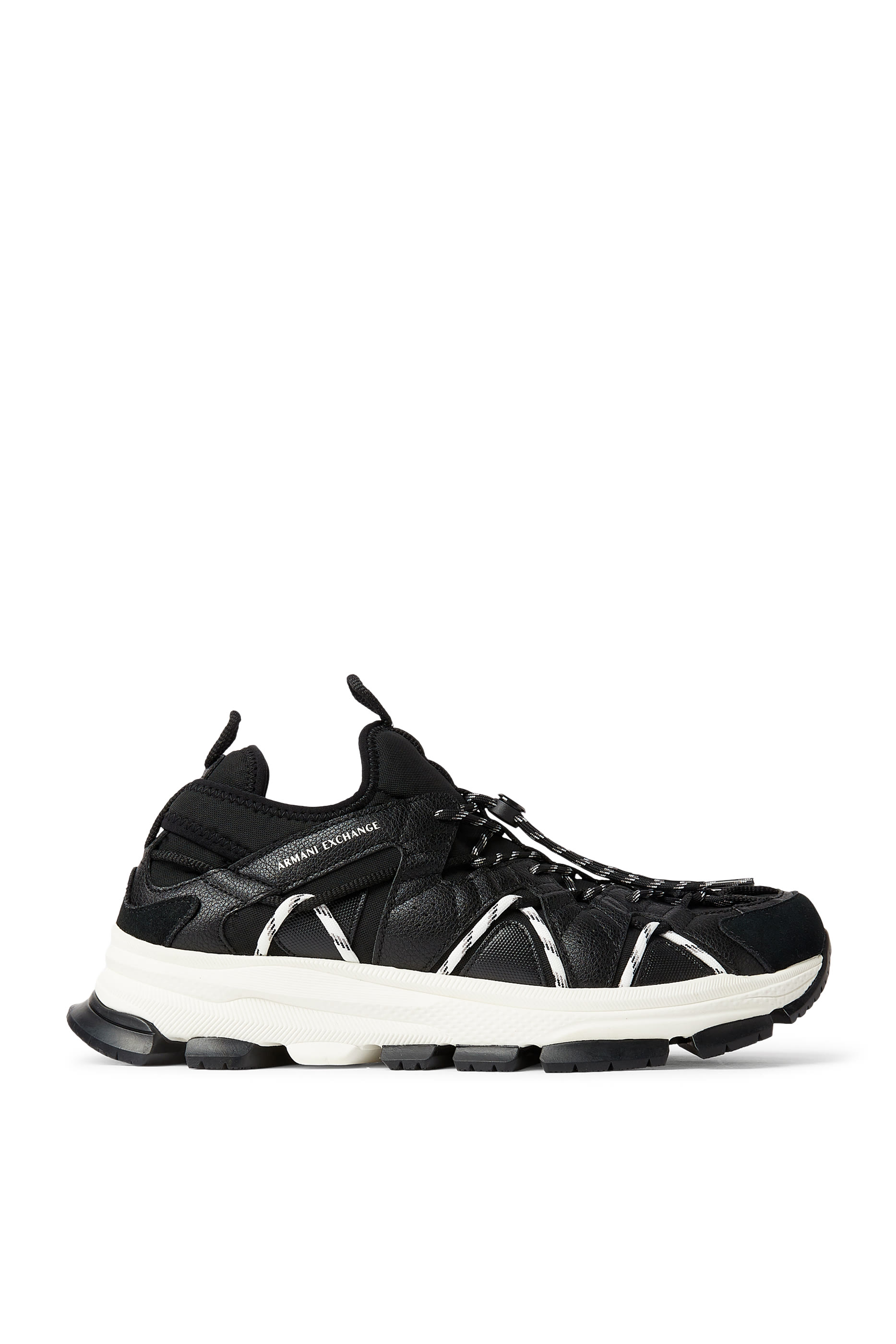 سنيكرز بشعار الماركة قماش معالج