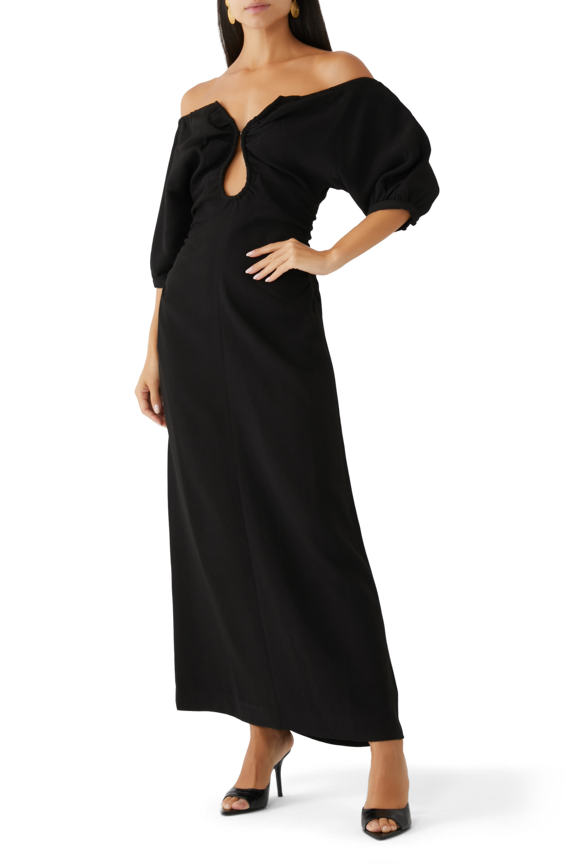 فستان زوي بأكتاف متساقطة