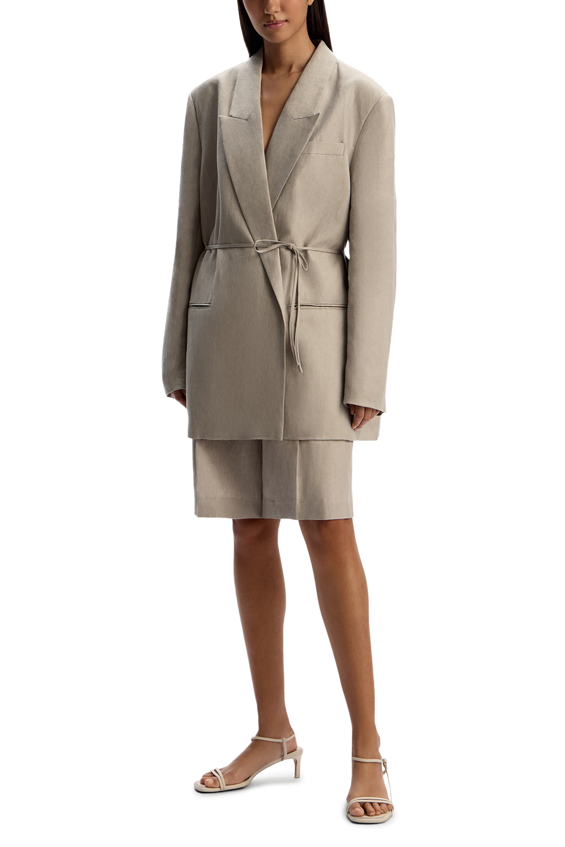 بليزر بقصة مريحة وحزام