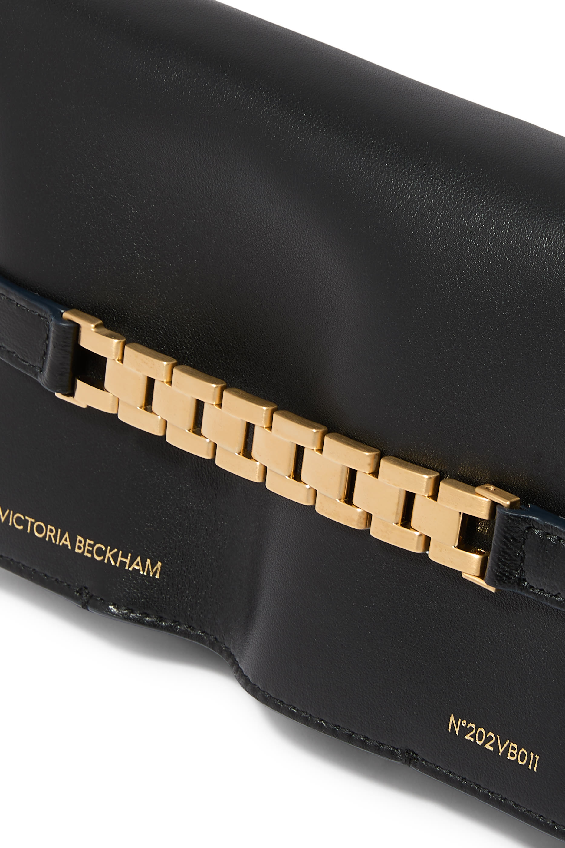 حقيبة صغيرة بسلسلة وحمالة