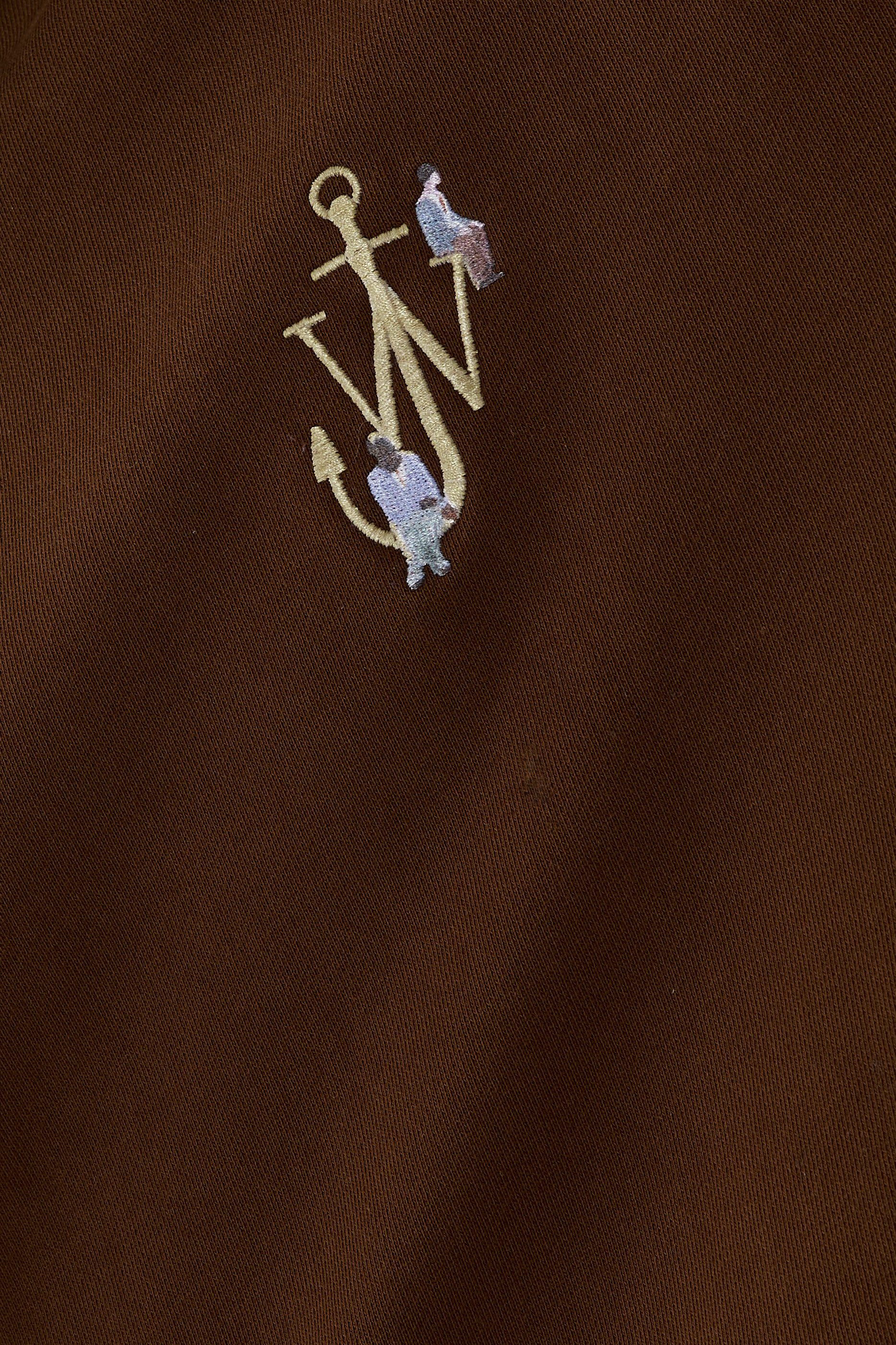 هودي مطرز بشعار الماركة