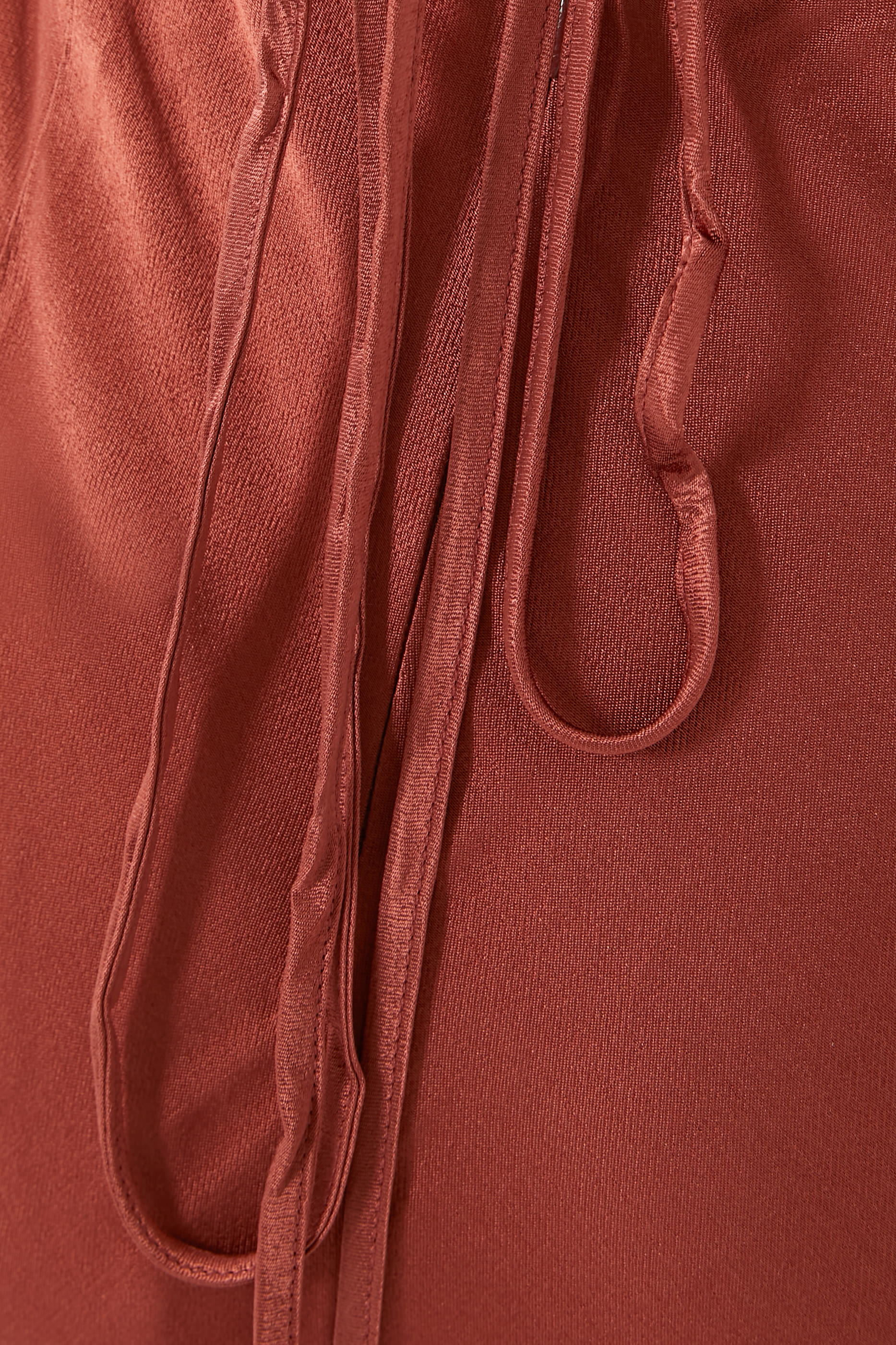 فستان طويل لينو بأربطة وظهر مفتوح