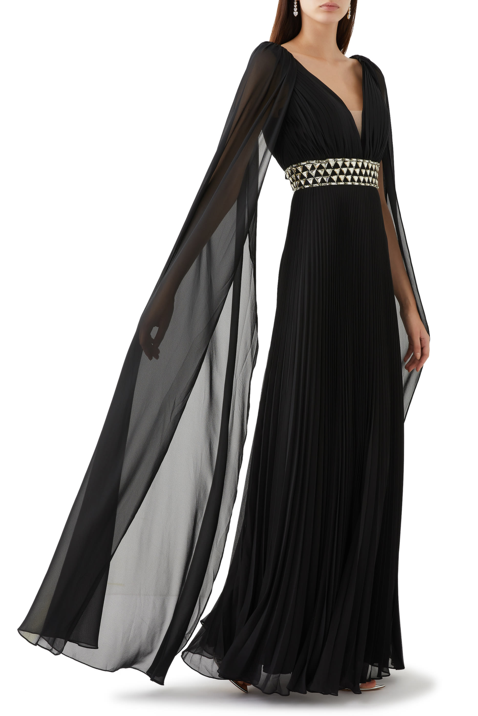 فستان سهرة بأكمام كاب