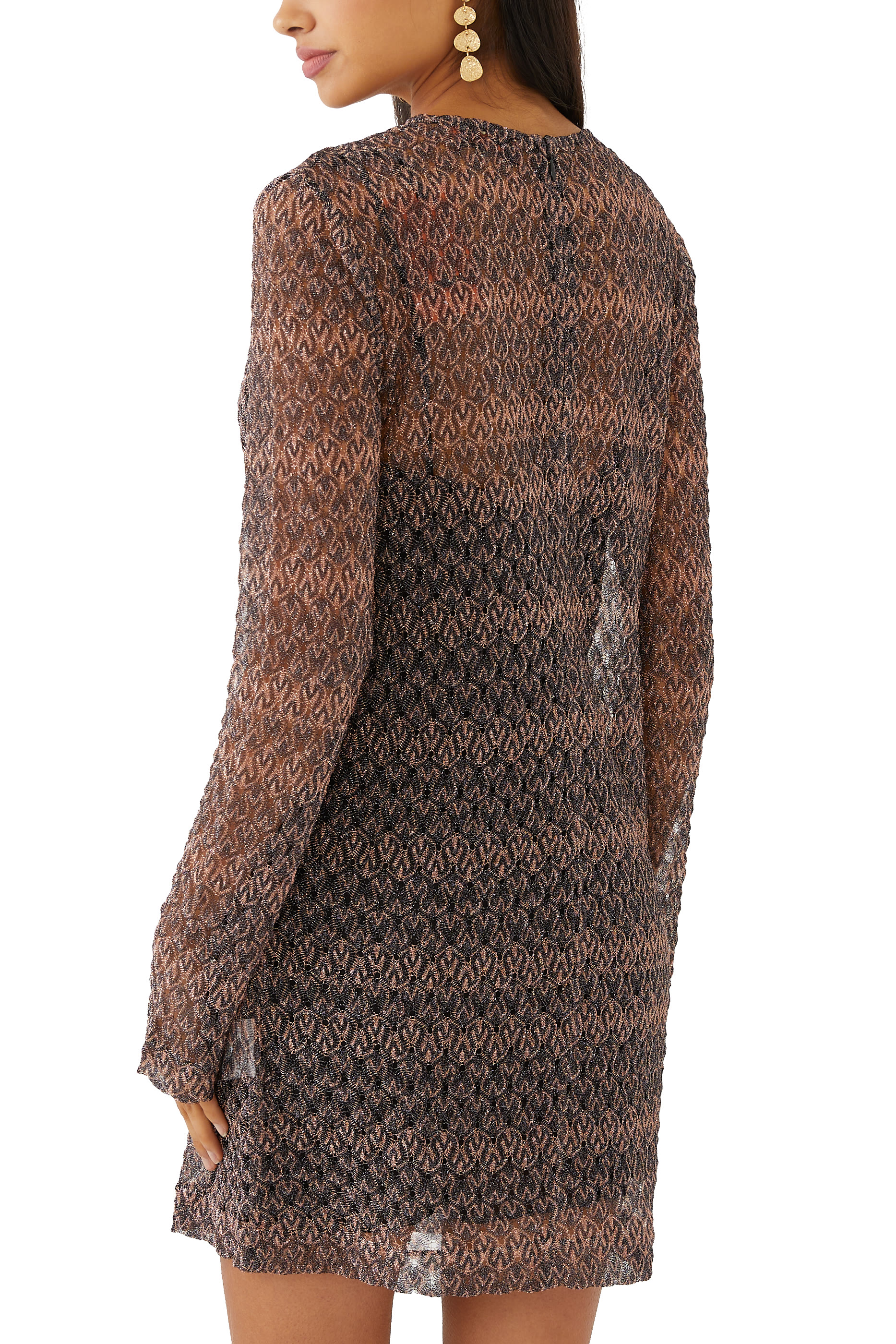 فستان لامع قصير بطبقة دانتيل شفافة