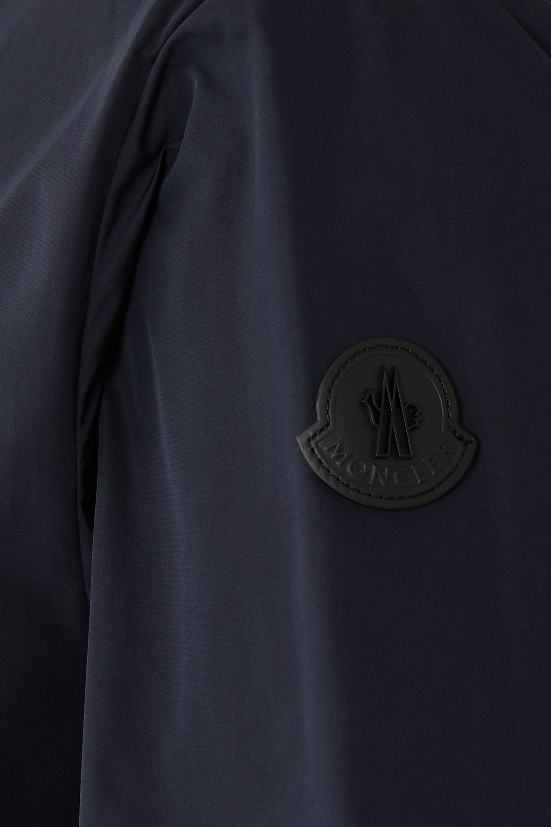 جاكيت بويسي مقاوم للريح بغطاء رأس