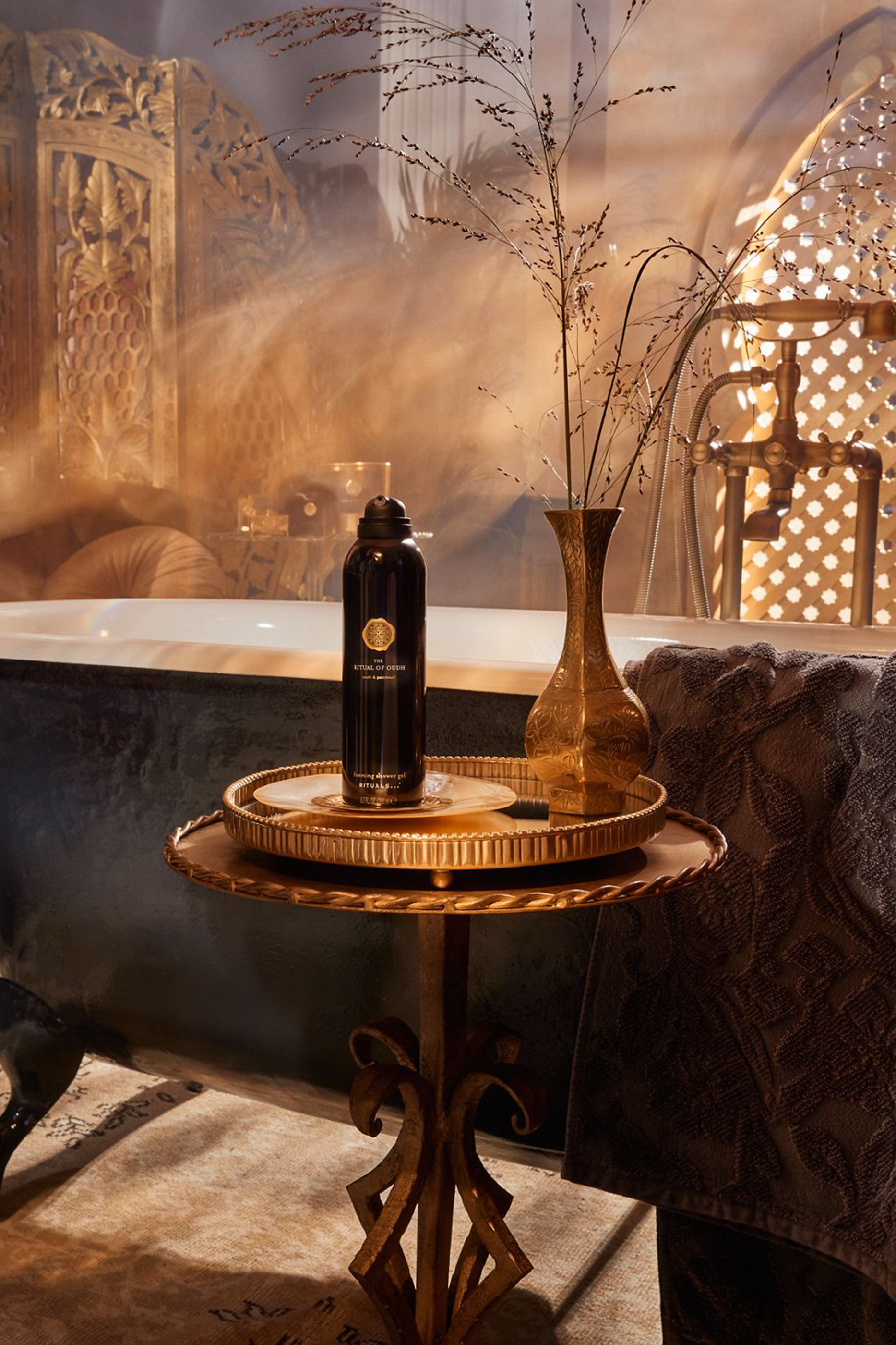 شاور جل رغوي بلاك عود اند باتشول- ذا ريتوال اوف عود