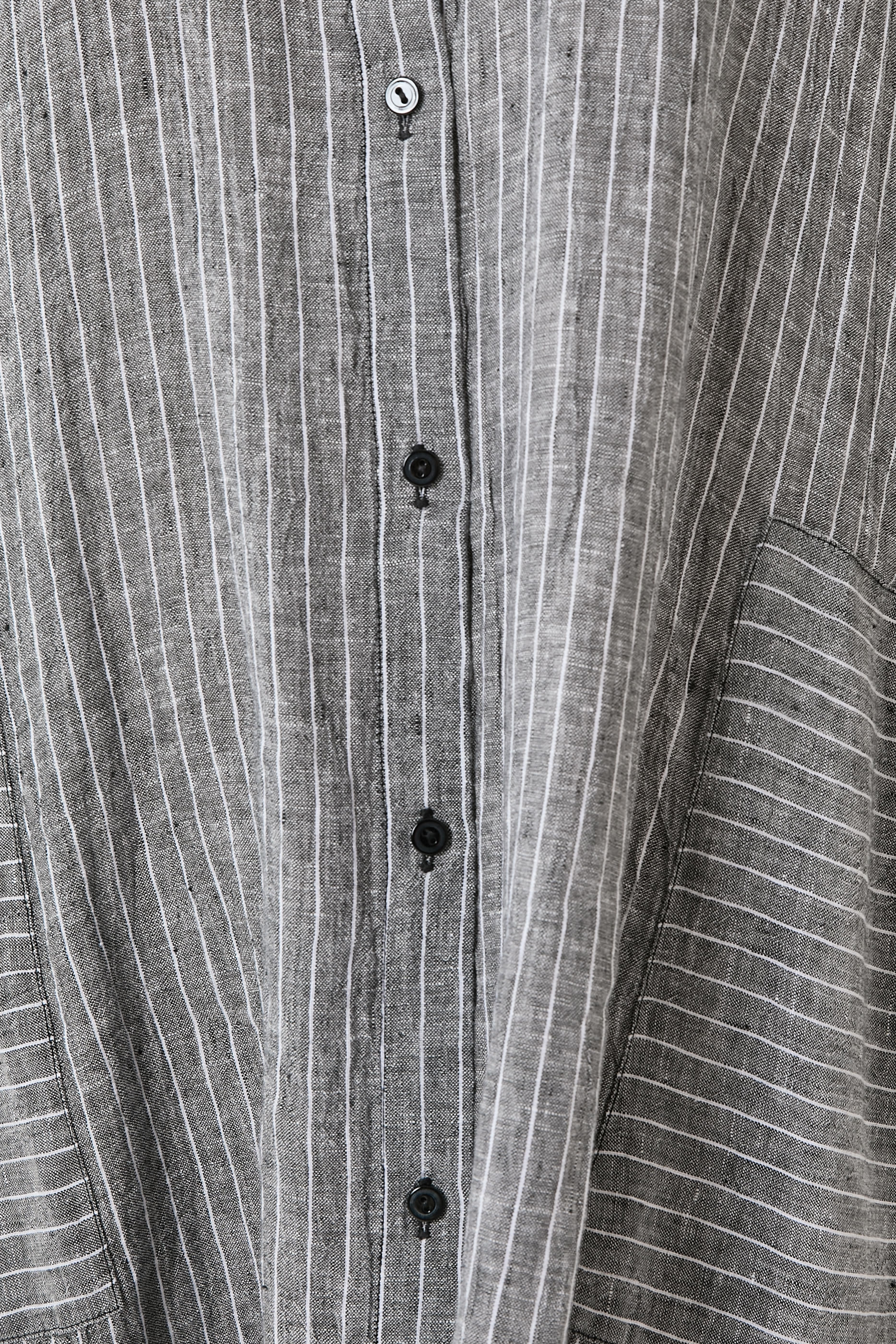 فستان بتصميم قميص كتان عضوي مجعد