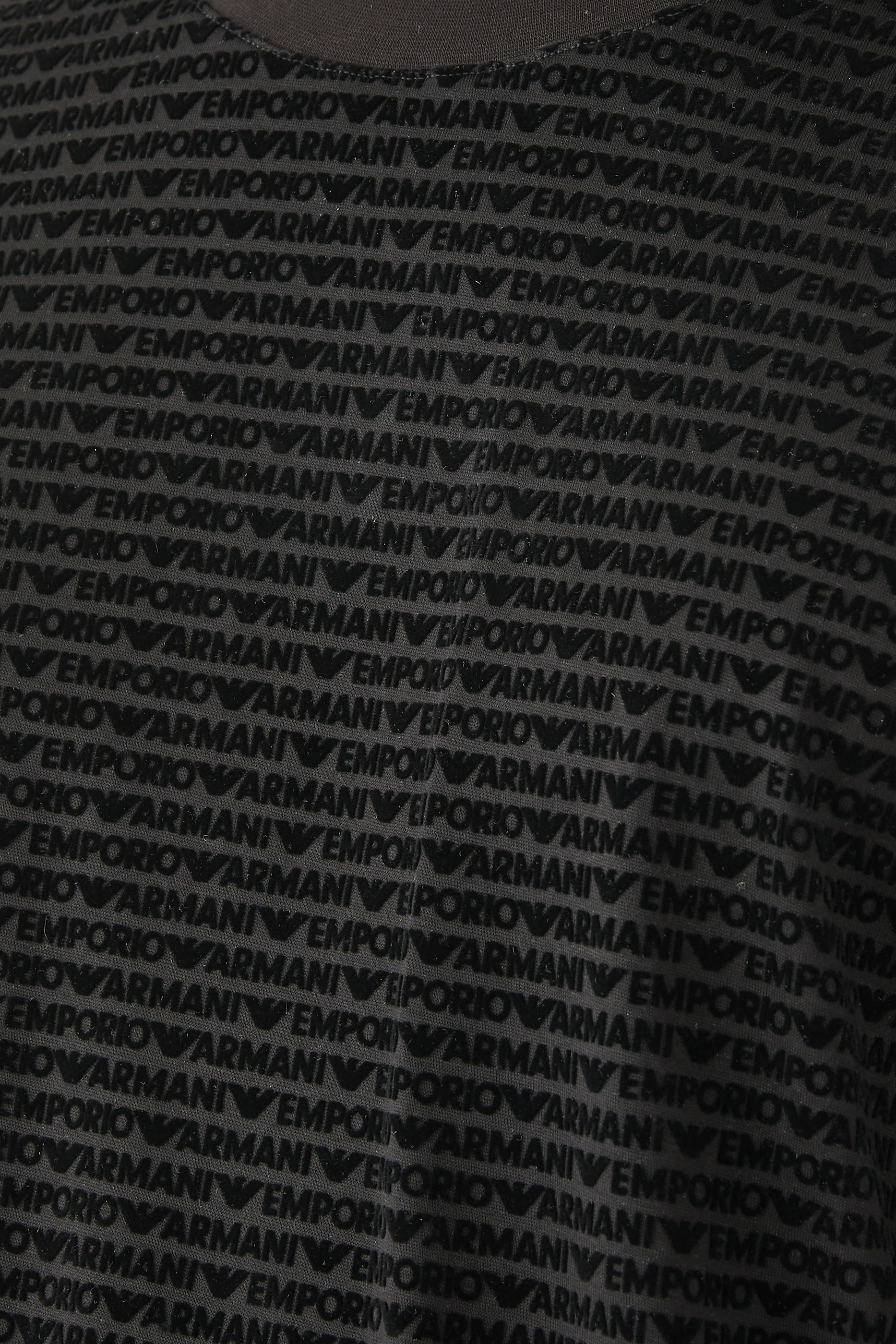 تيشيرت بشعار الماركة بالكامل