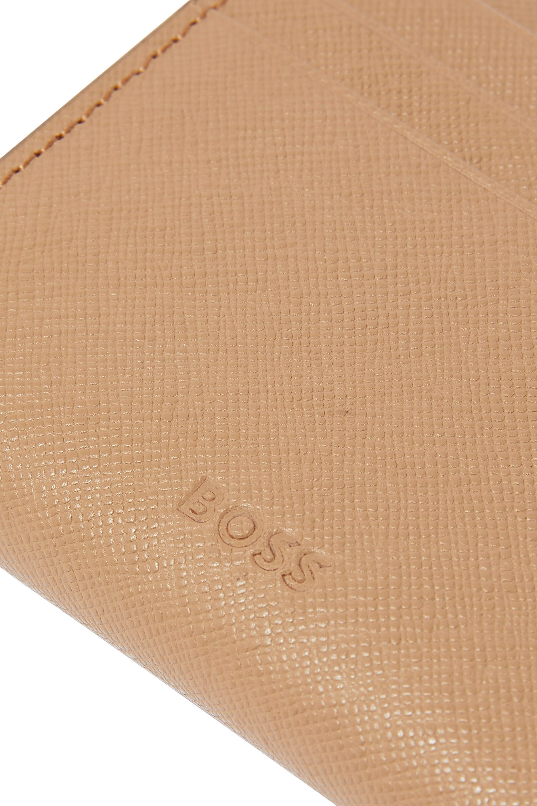 حافظة بطاقات بتصميم مطوي