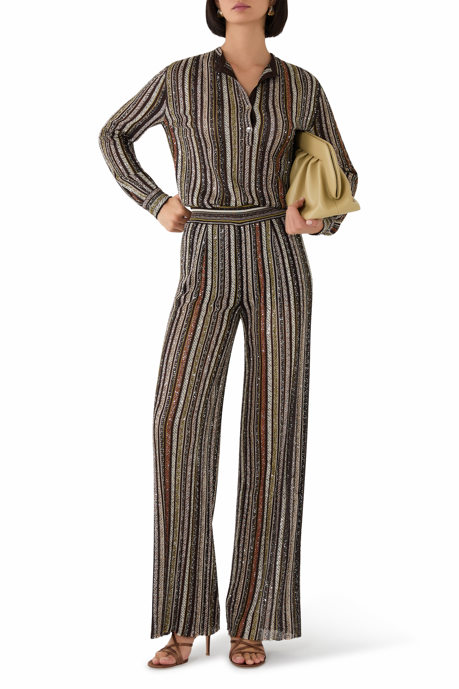 بنطال بنقشة هرينج بون وشعار الماركة خامة منسوجة