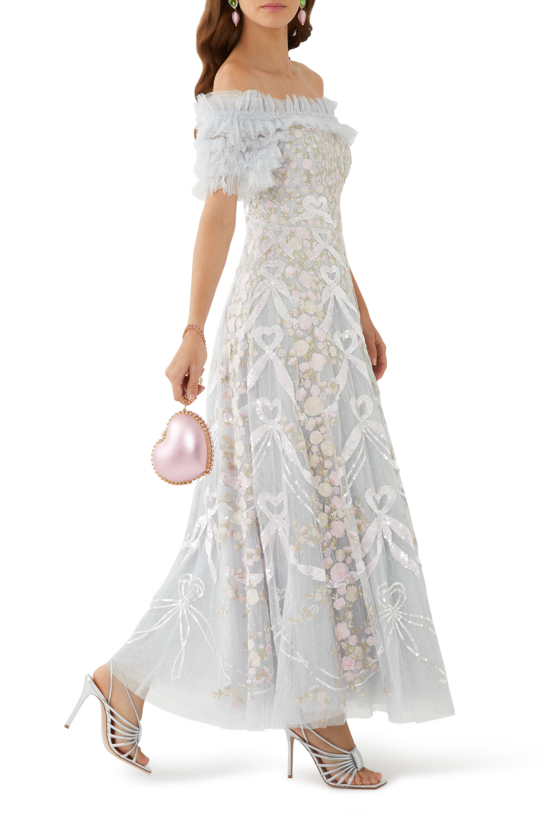 فستان سهرة بطول الكاحل بأكتاف متساقطة وتطريزات بتصميم أربطة وقلب