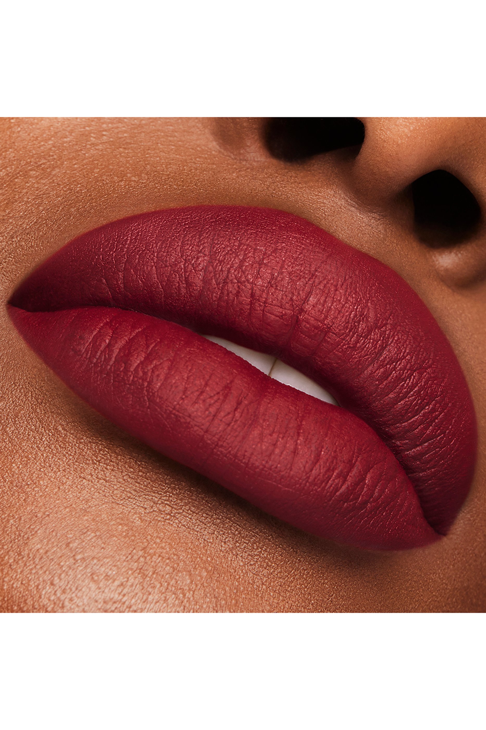 أحمر شفاه بيور كولور غير لامع