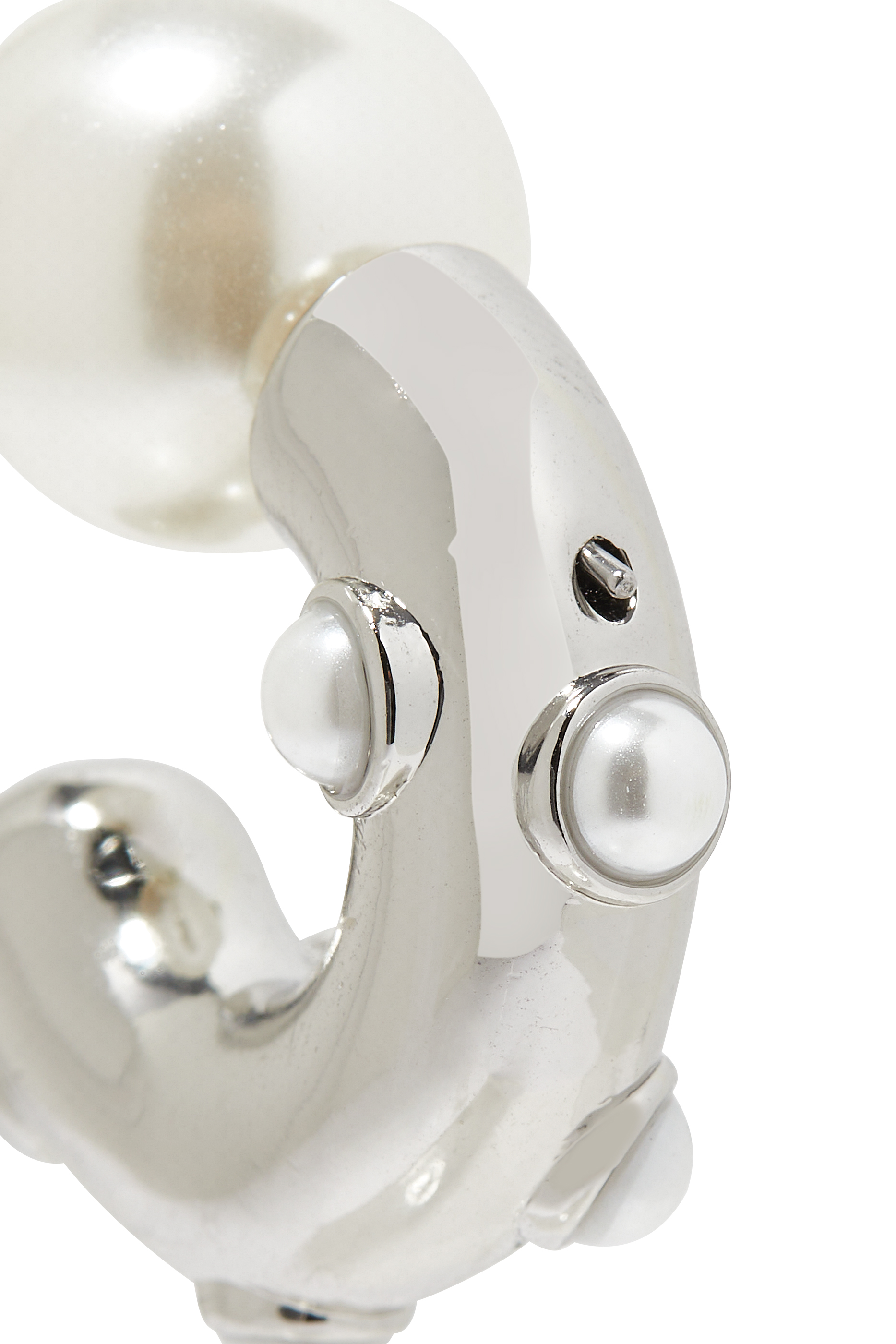 أقراط مستديرة بنقاط مرصة بالؤلؤ