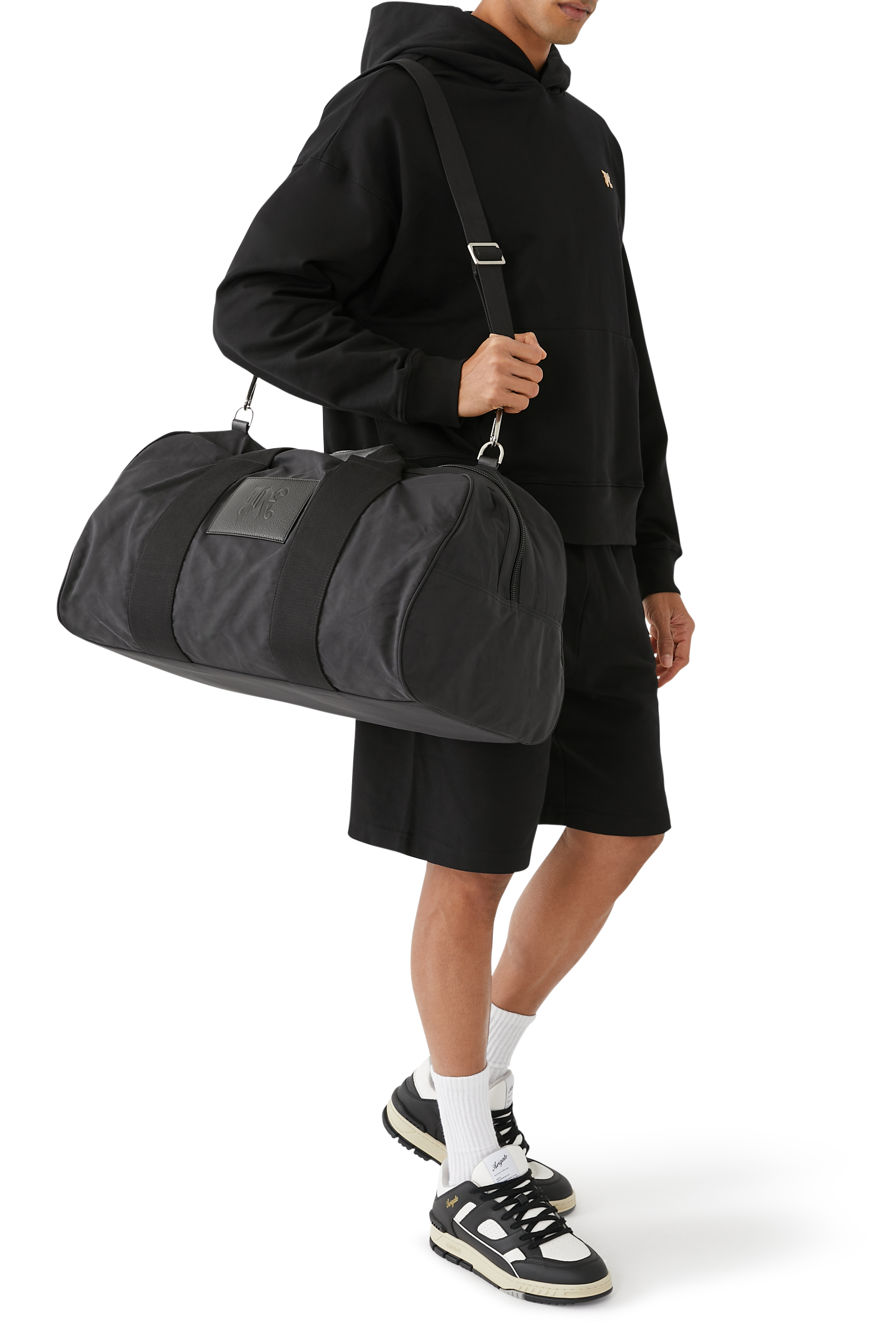 حقيبة ريترو للنادي الرياضي بحروف شعار الماركة