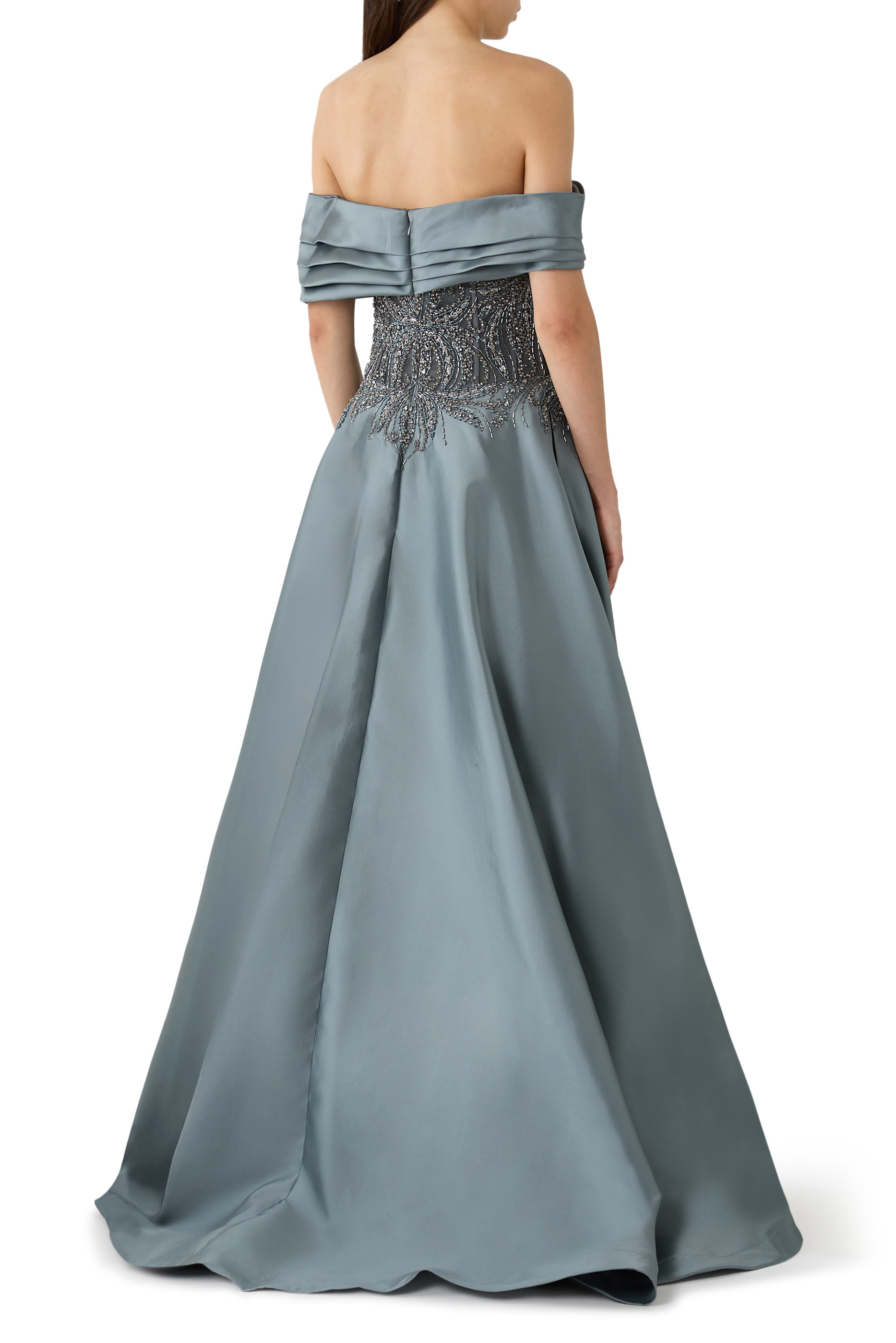 فستان سهرة بأكتاف متساقطة