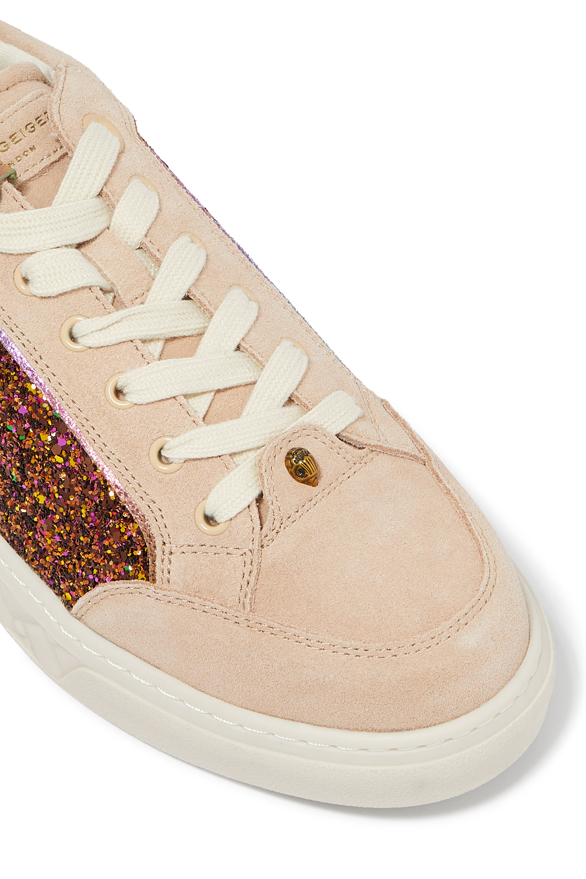 سنيكرز كنسينغتون كابسول بتصميم رفيع