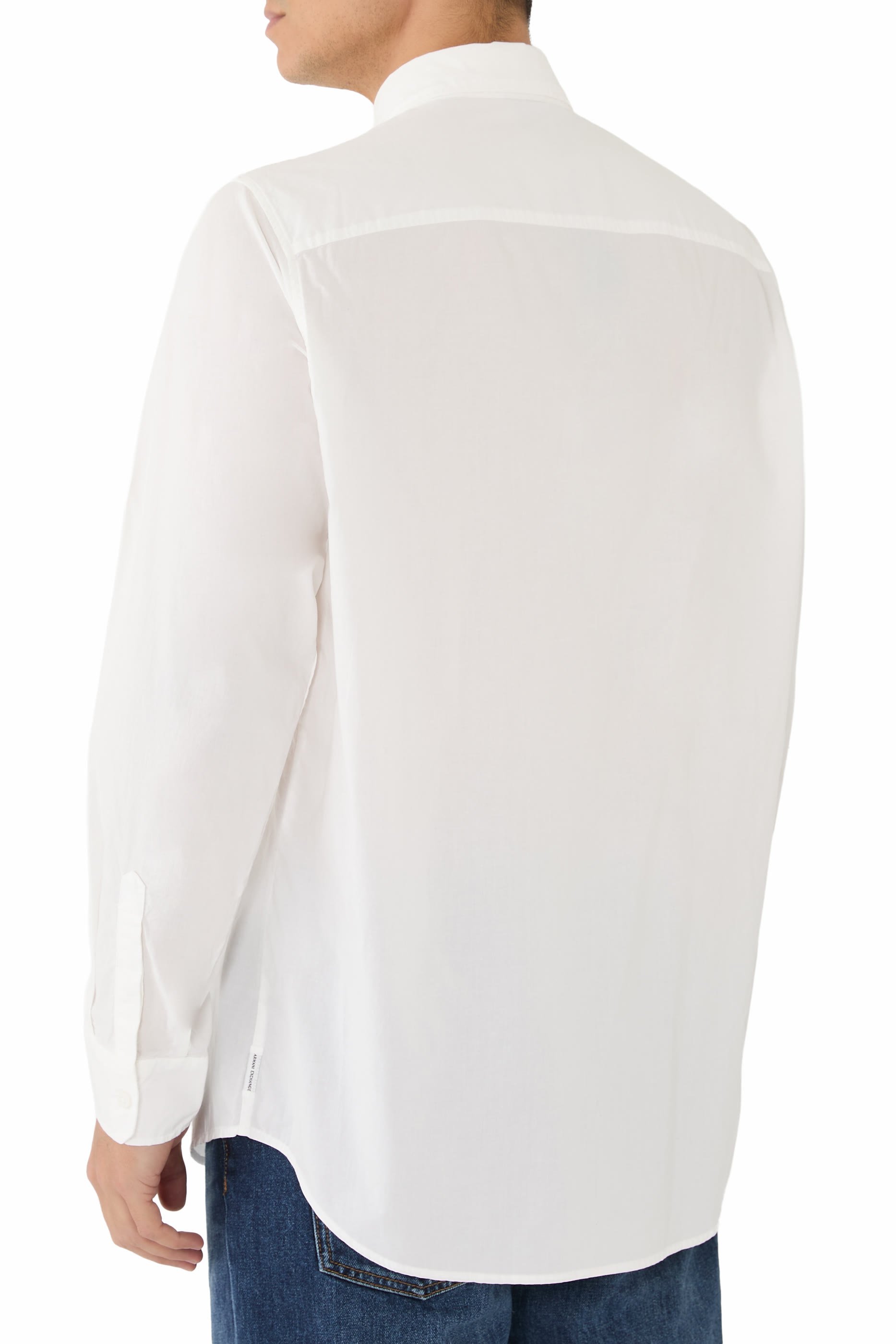 قميص بأكمام طويلة وشعار الماركة