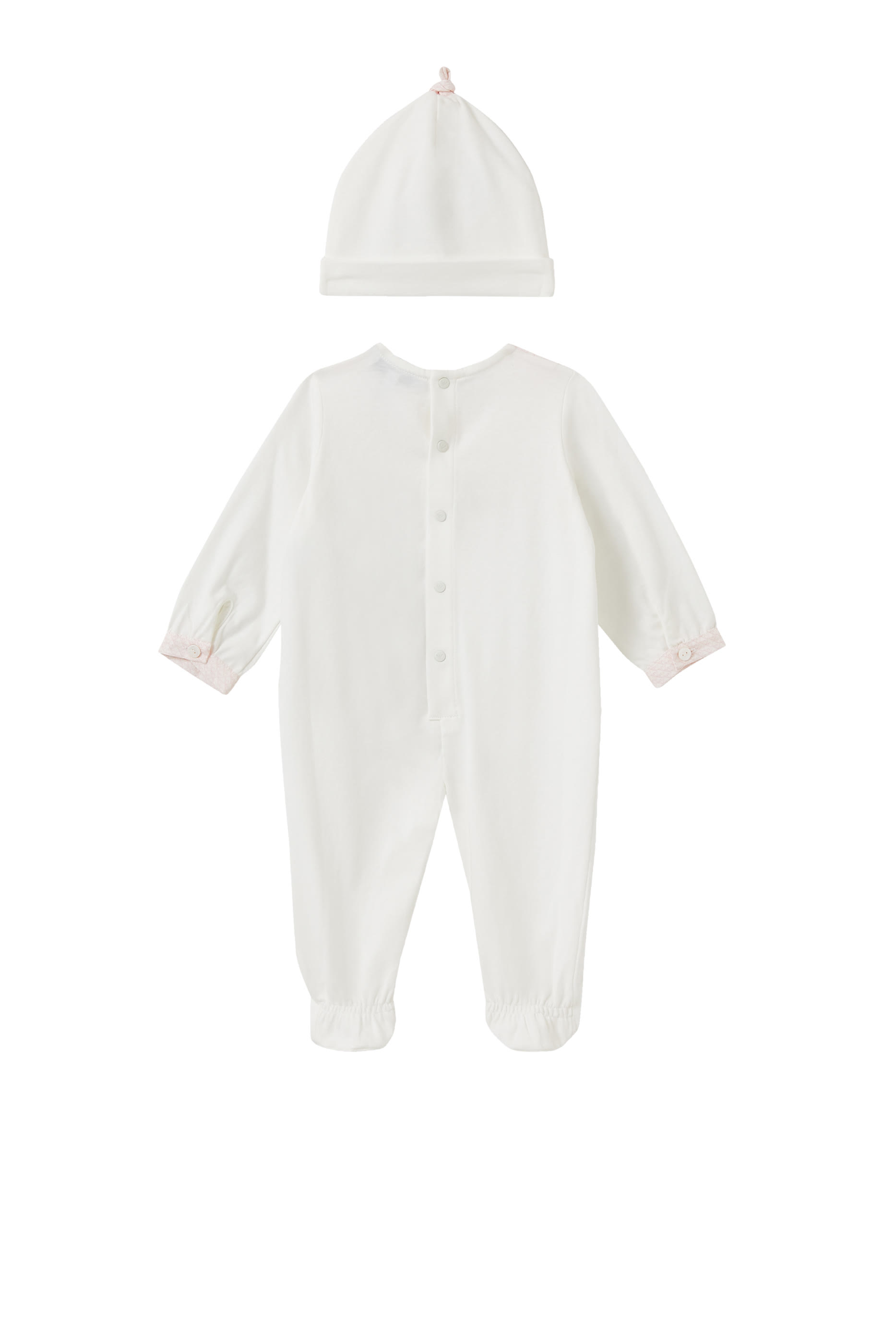 طقم جمبسوت وقبعة بشعار الماركة من تشكيلة الملابس الأساسية