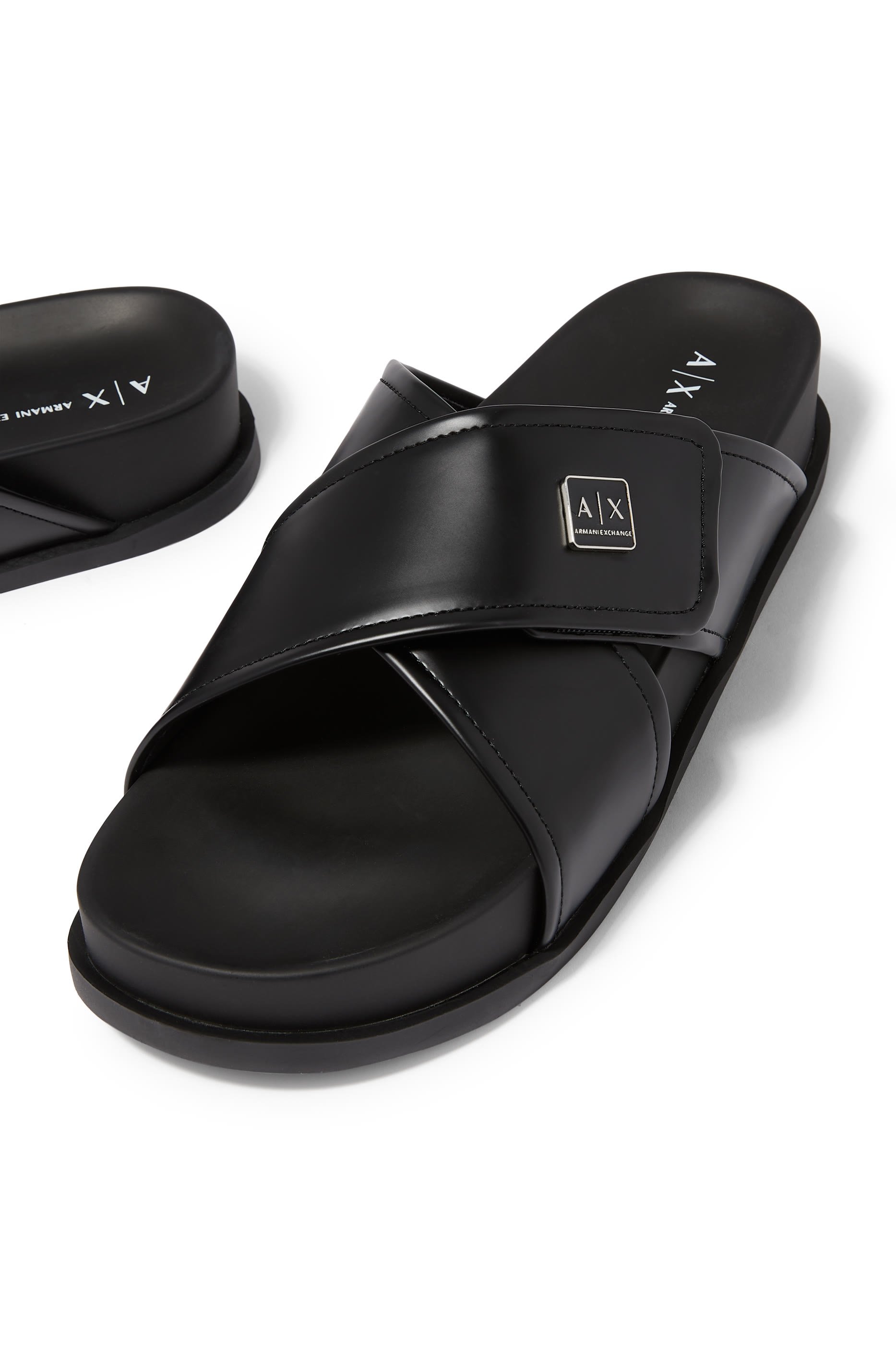 صندل بشعار الماركة