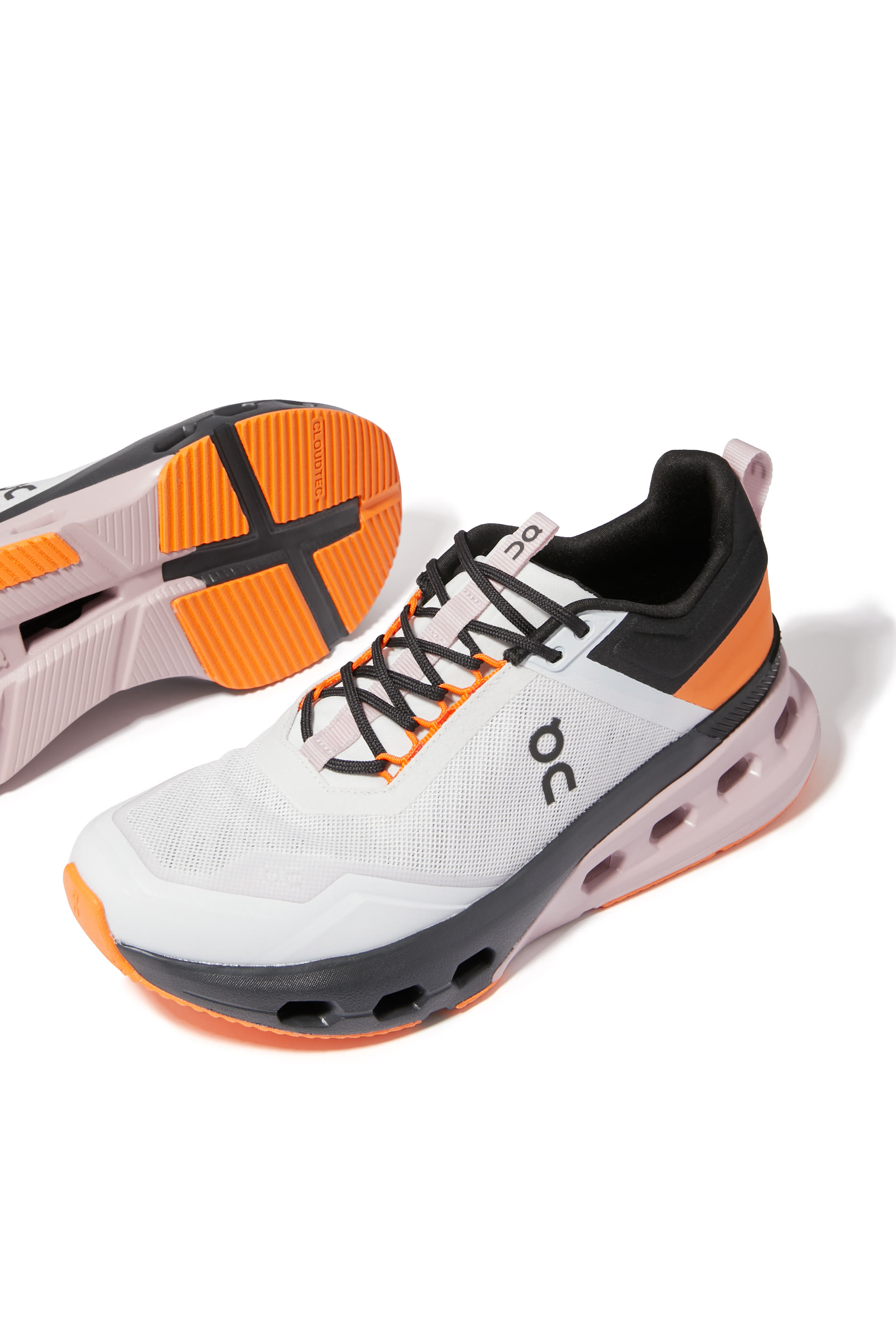 سنيكرز كلاودنوفا اكس للنساء