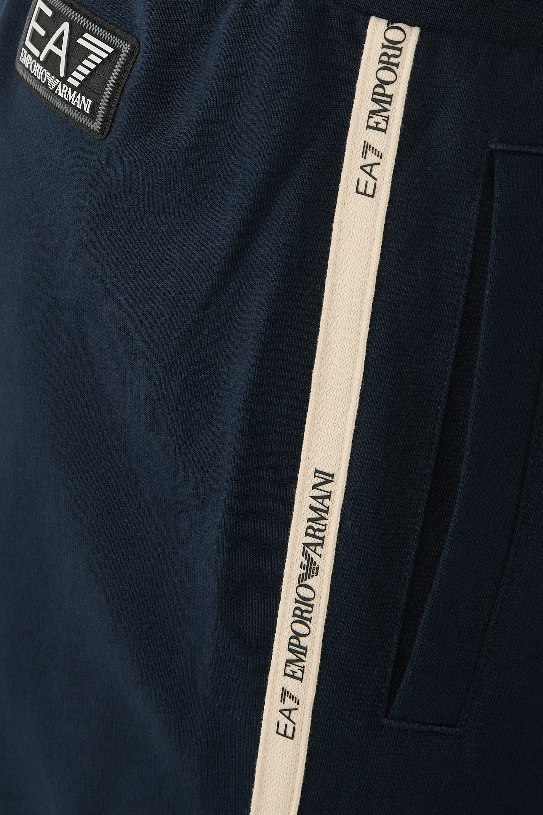 بنطال بشريط شعار الماركة