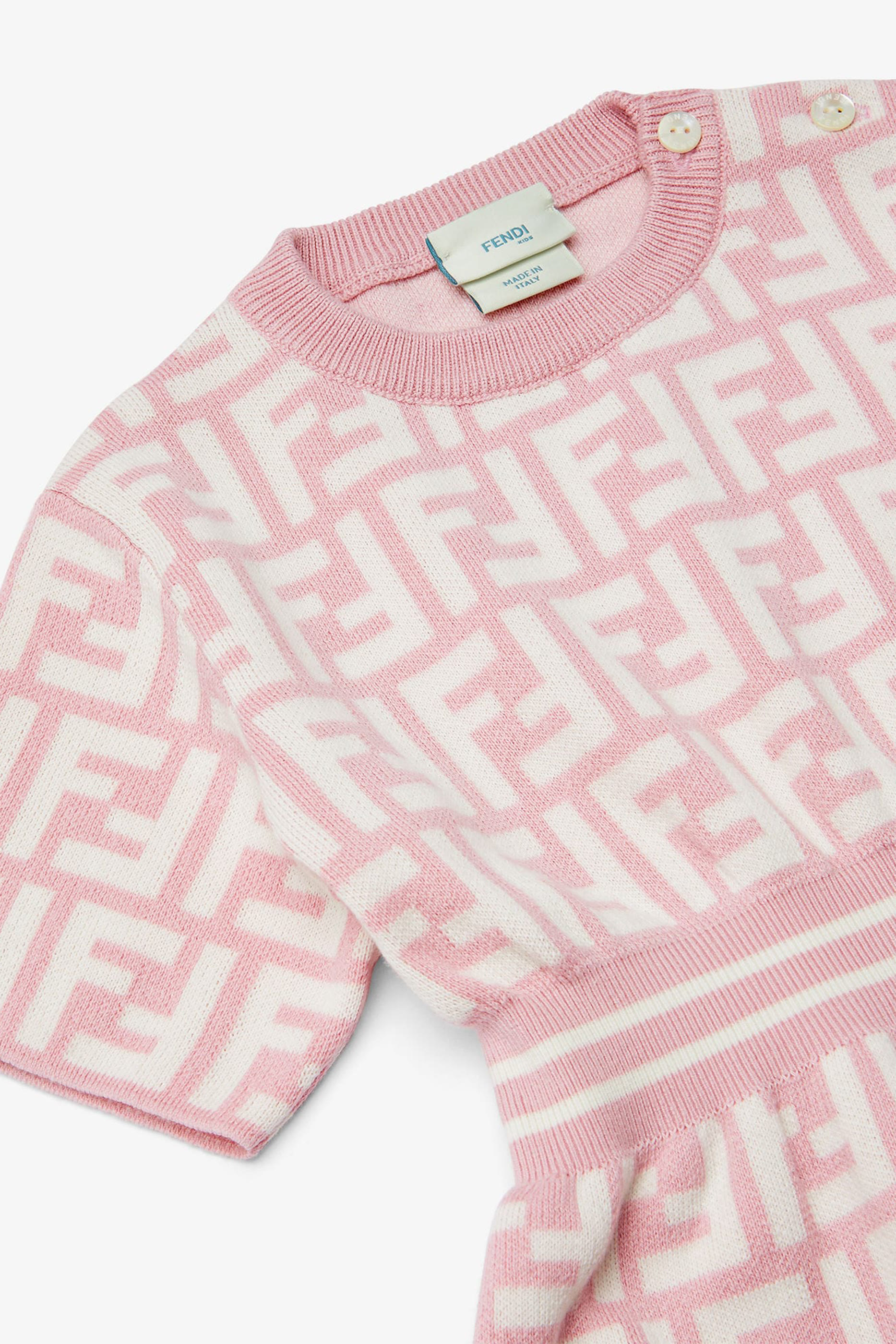 فستان بطبعة حرفي شعار الماركة للأطفال